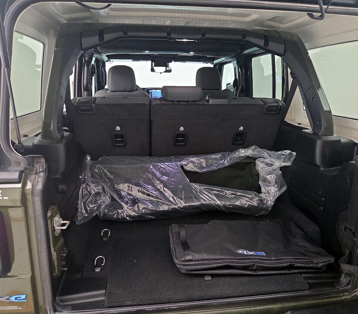 Trunk/Cargo (Seats Up)