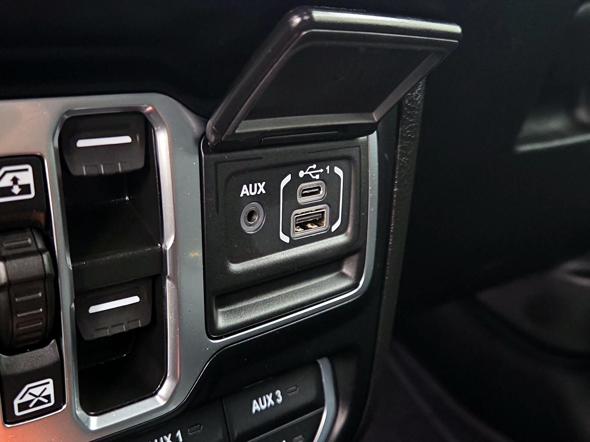 Thumbnail: 2024 Jeep Wrangler - 18