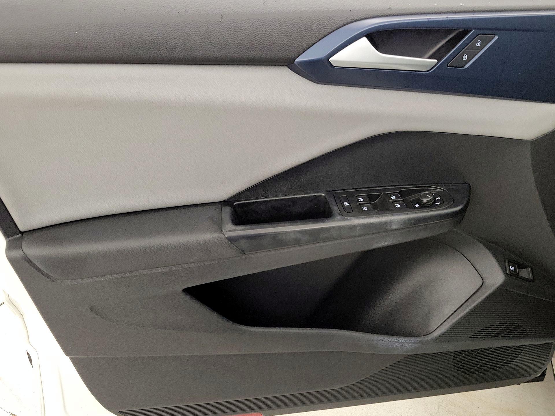 Thumbnail: 2022 Volkswagen Taos - 12