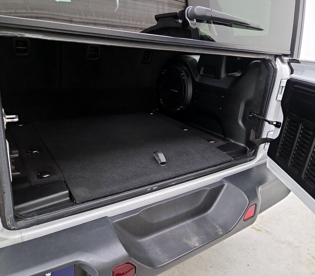 Trunk/Cargo (Seats Up)