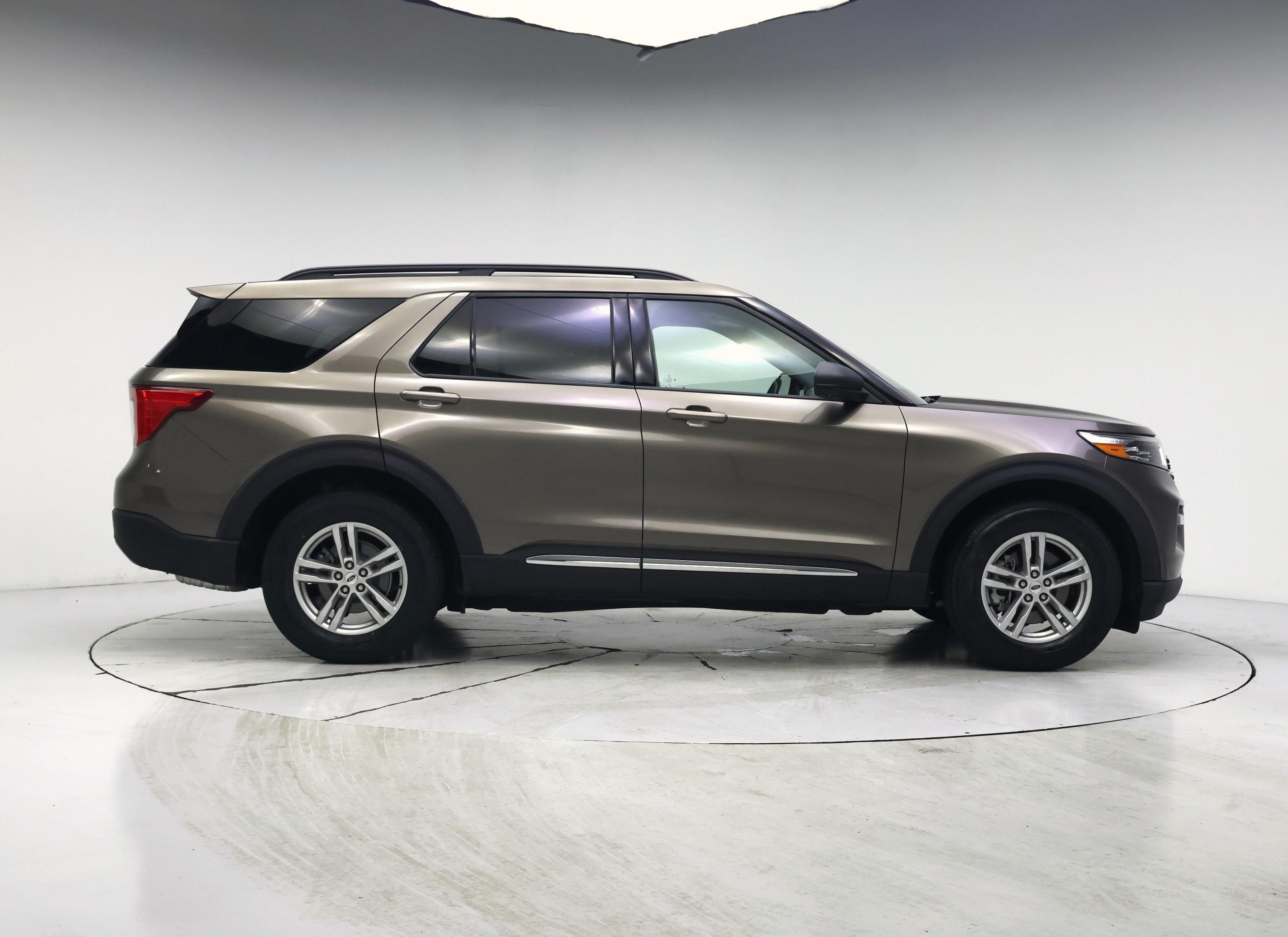 Thumbnail: 2021 Ford Explorer - 7