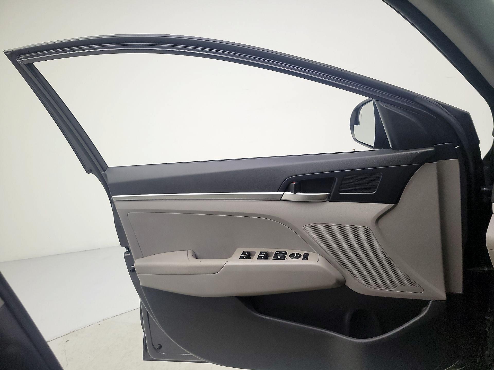 Thumbnail: 2020 Hyundai Elantra - 12