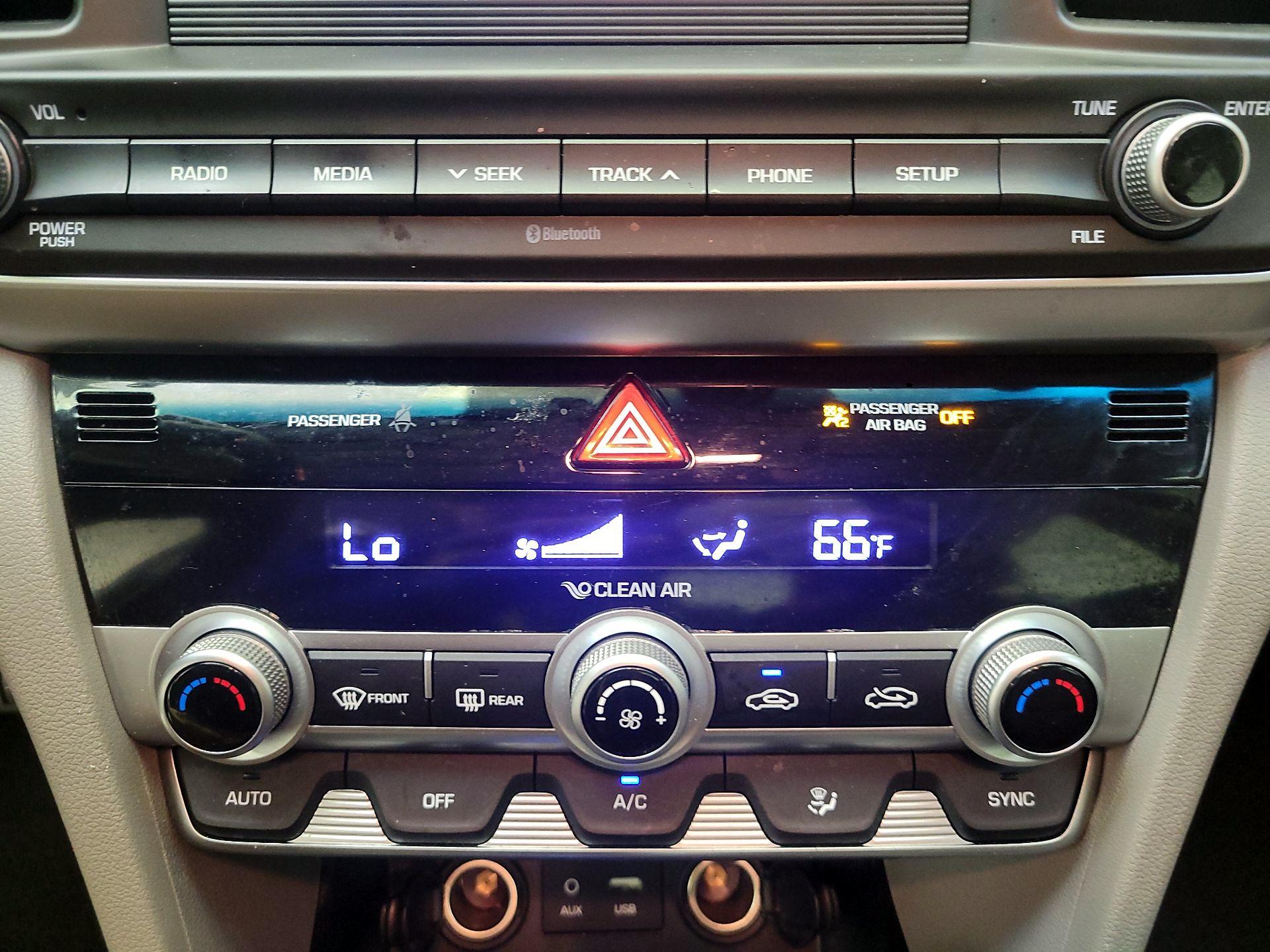 Thumbnail: 2020 Hyundai Elantra - 16