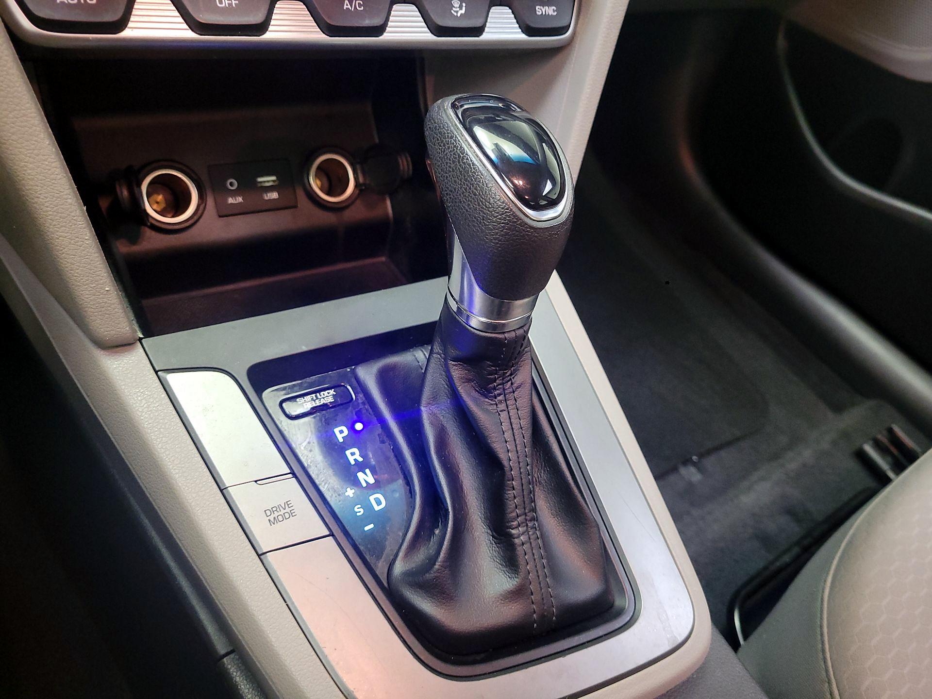 Thumbnail: 2020 Hyundai Elantra - 17