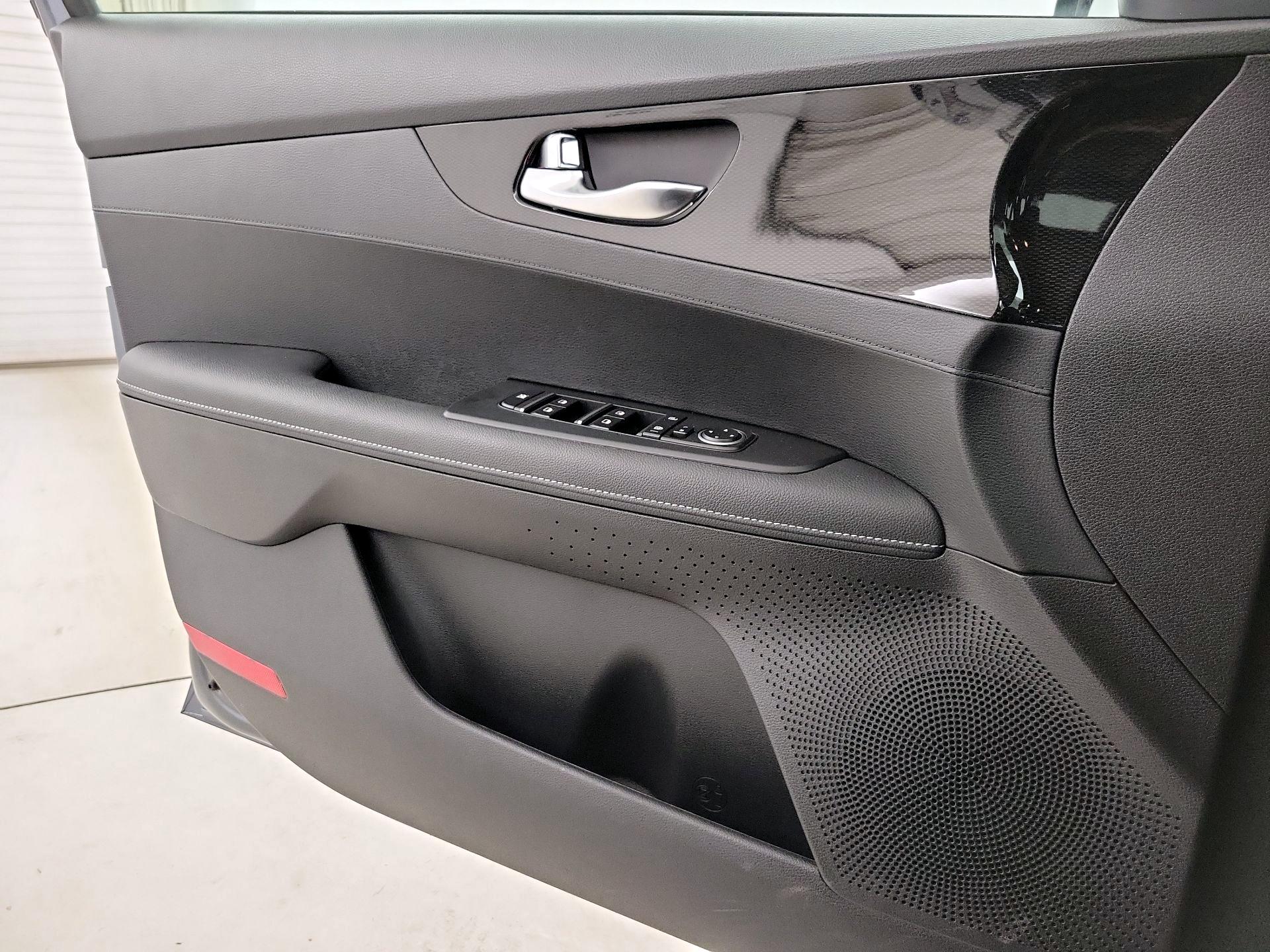 Thumbnail: 2023 Kia Forte - 12