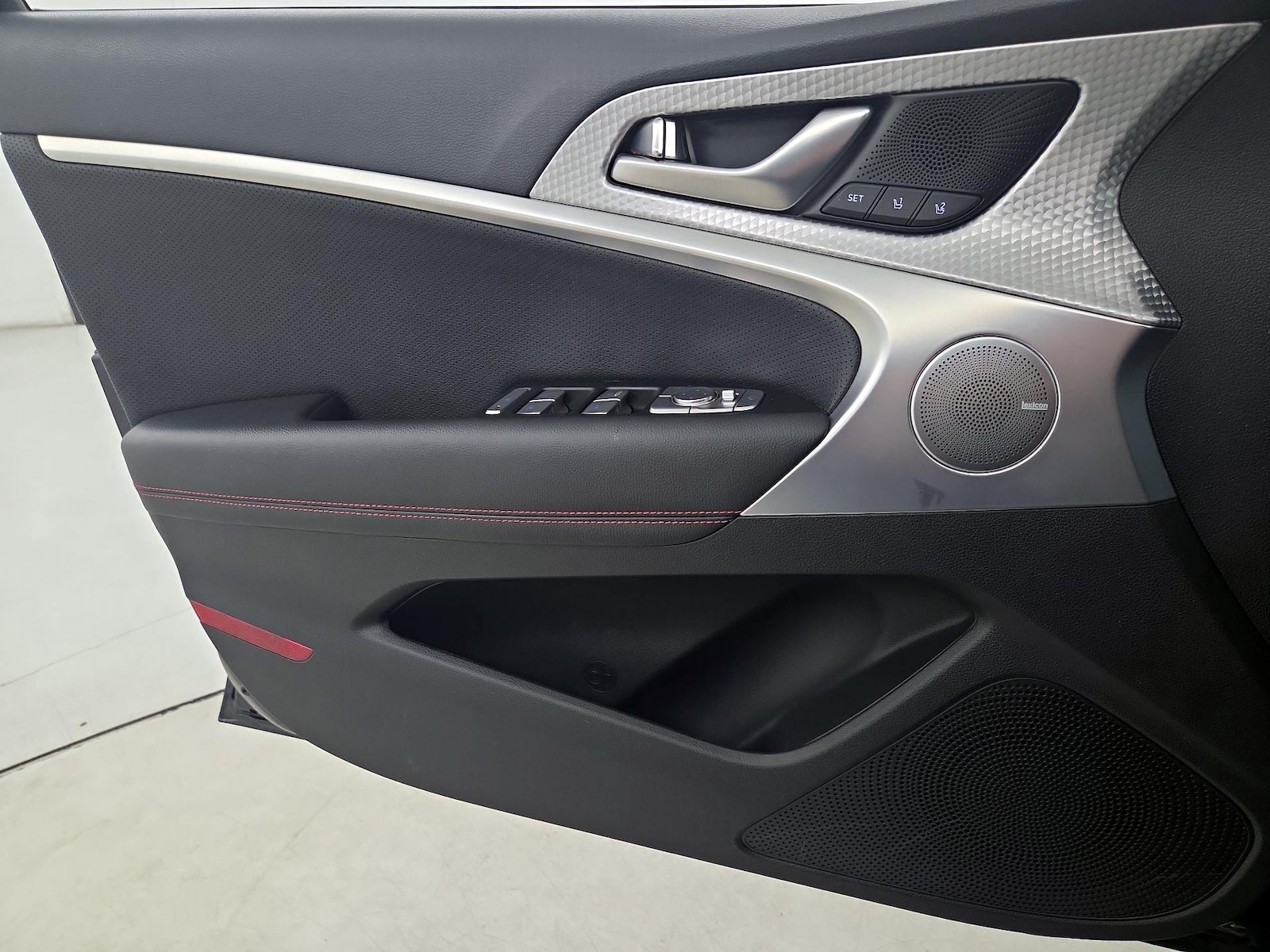 2023 GENESIS G70 Standard - Photo 13