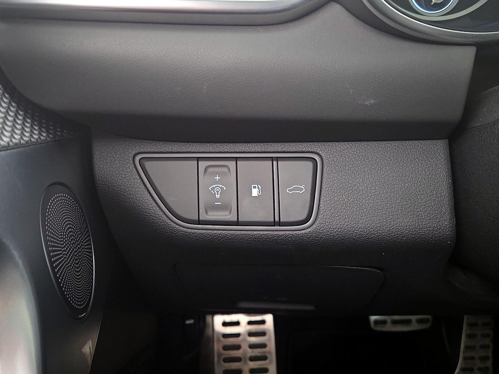 2023 GENESIS G70 Standard - Photo 14