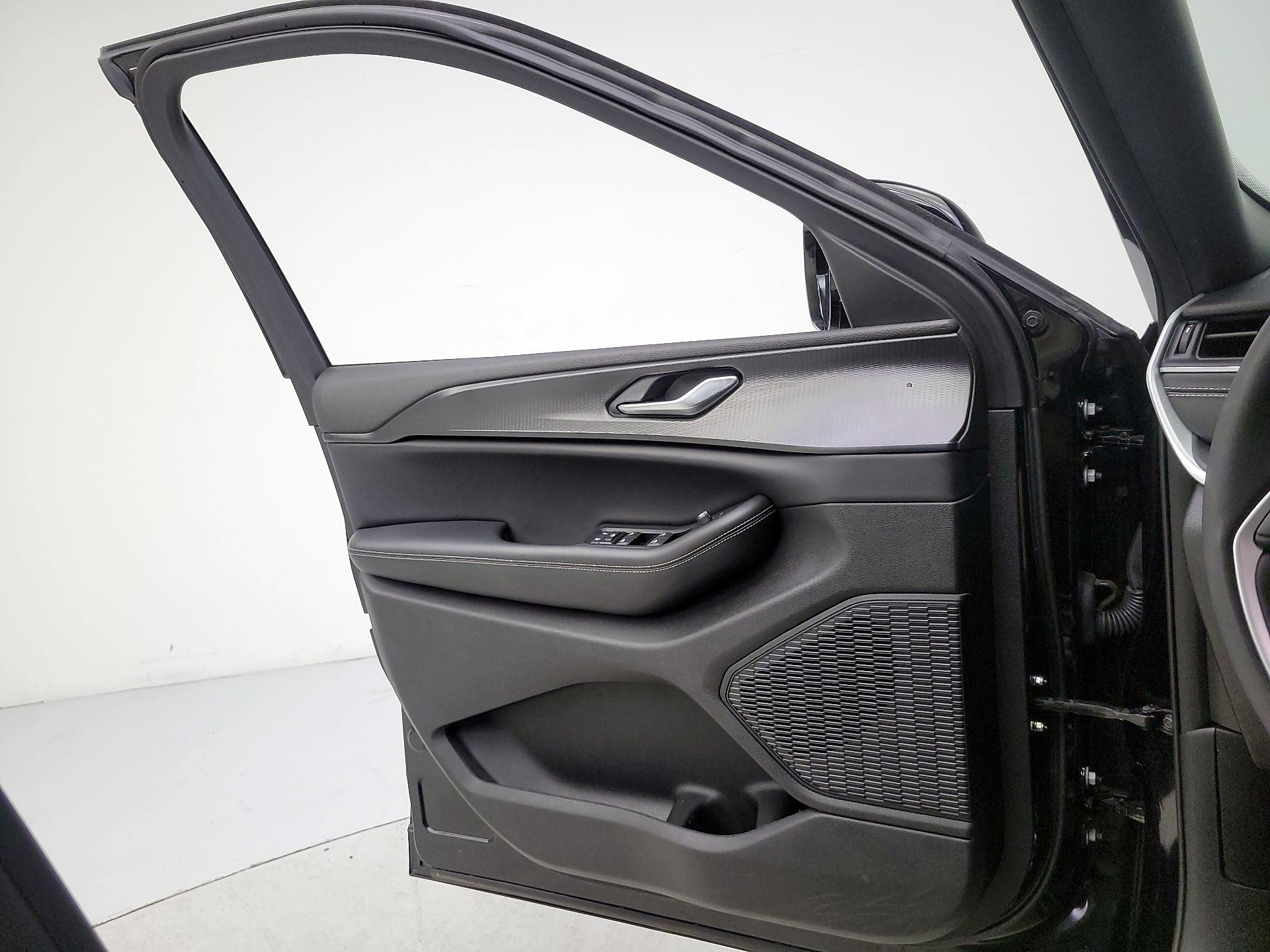 Thumbnail: 2023 Jeep Grand Cherokee - 12