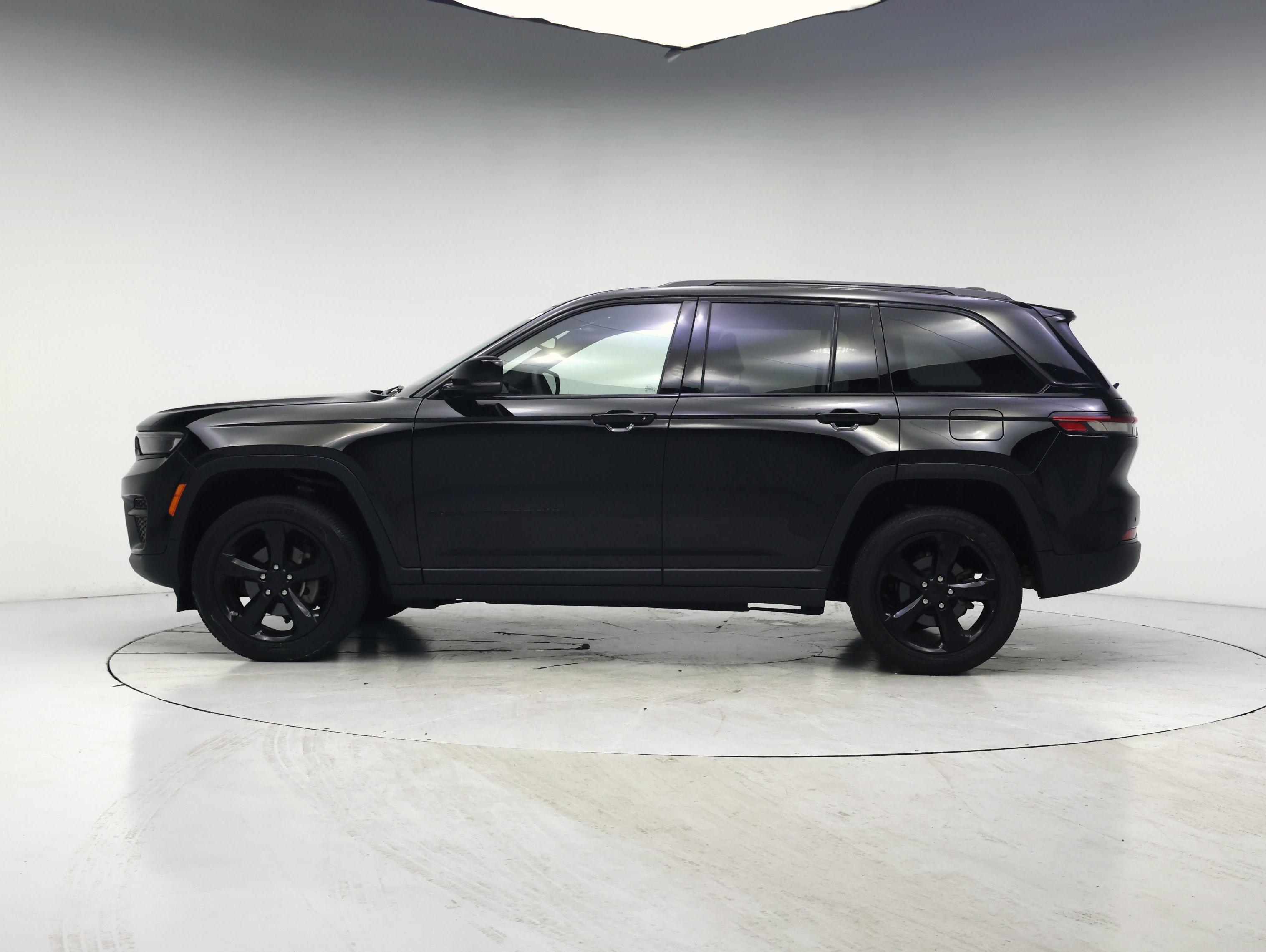Thumbnail: 2023 Jeep Grand Cherokee - 3