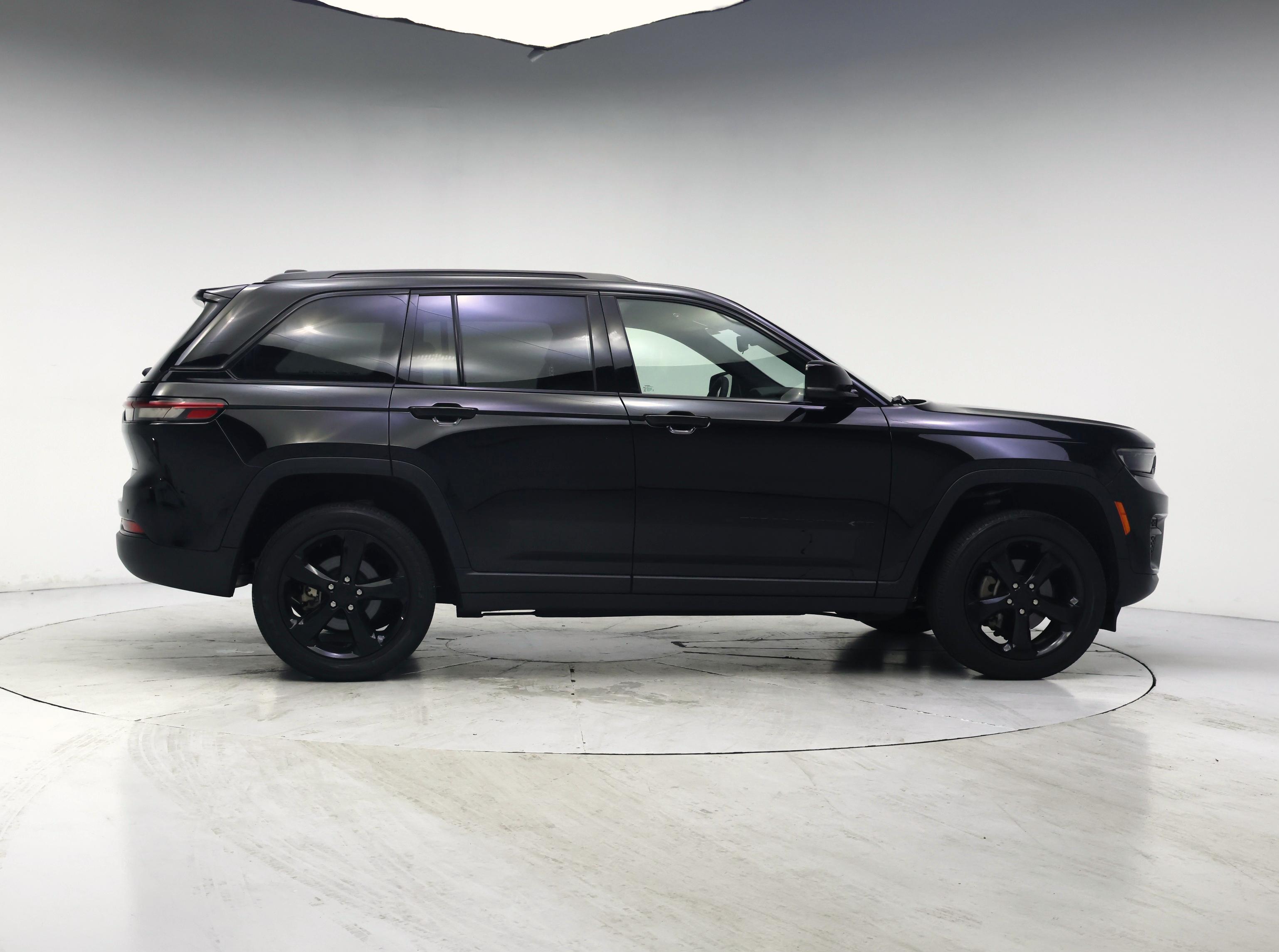 Thumbnail: 2023 Jeep Grand Cherokee - 7