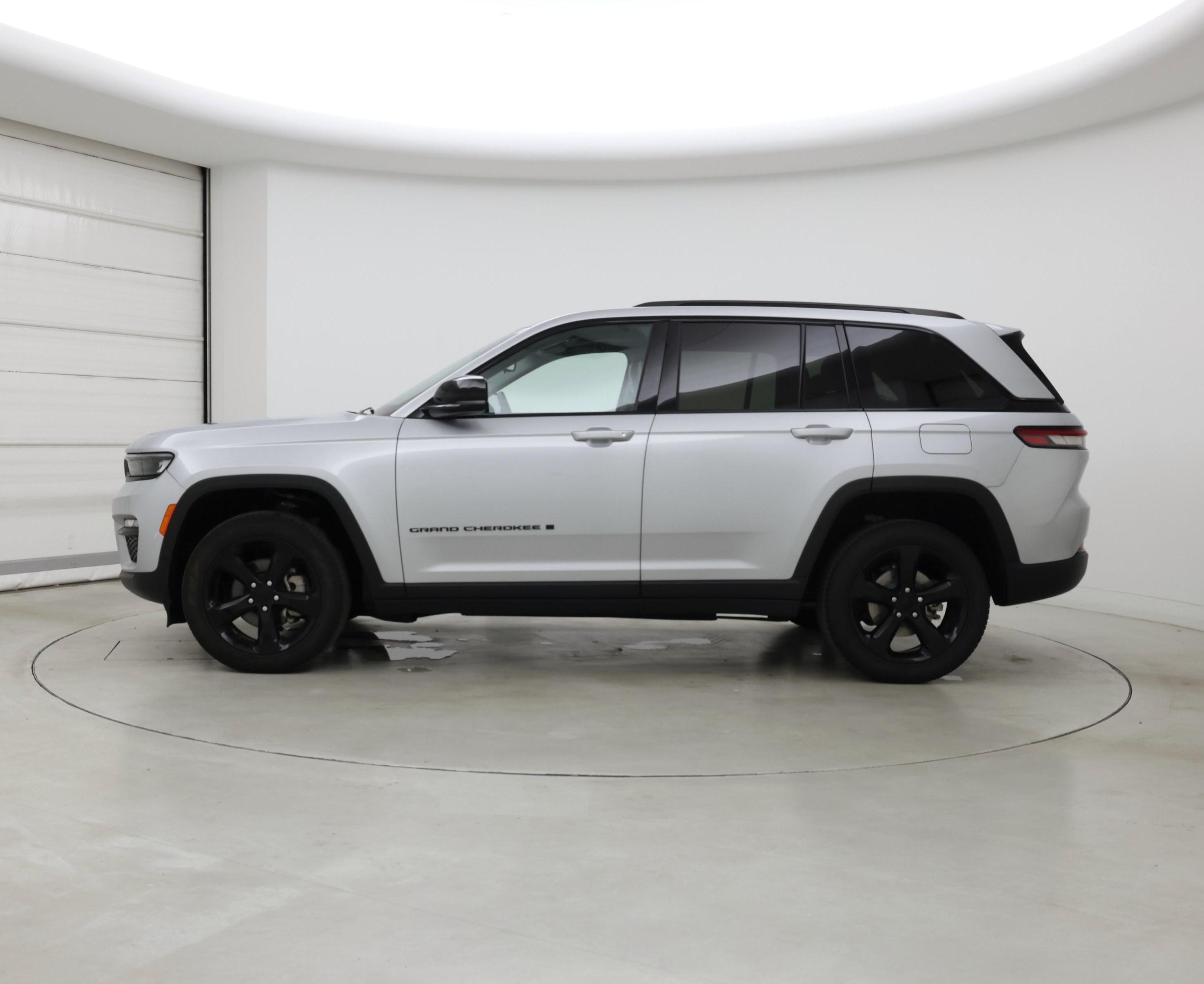 Thumbnail: 2023 Jeep Grand Cherokee - 3