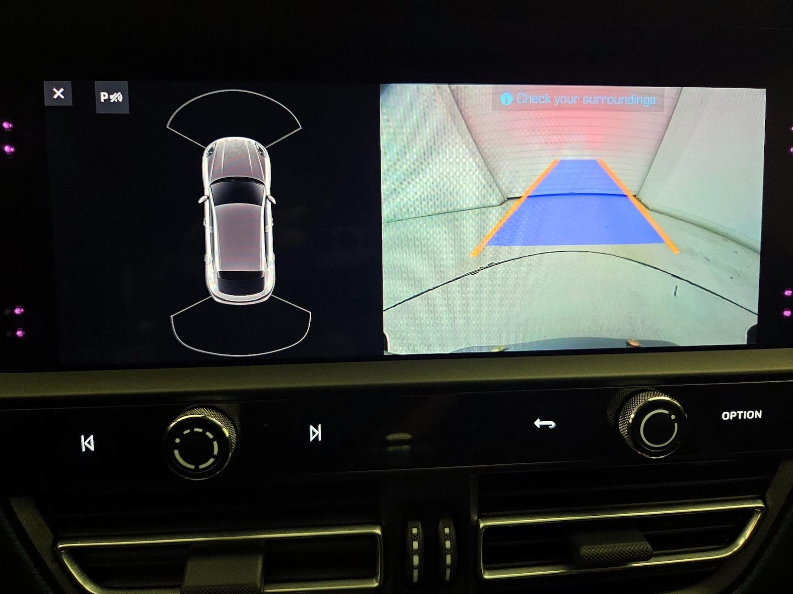 2022 Porsche Macan Base - Photo 16