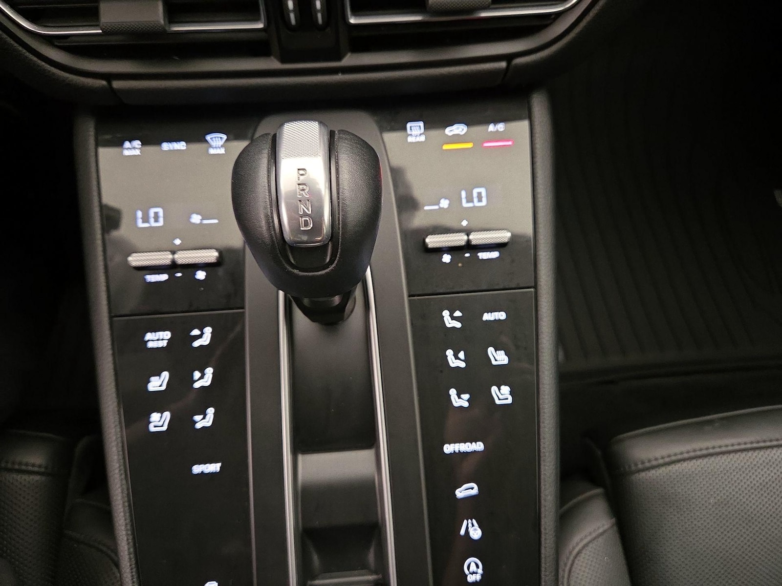 2022 Porsche Macan Base - Photo 19