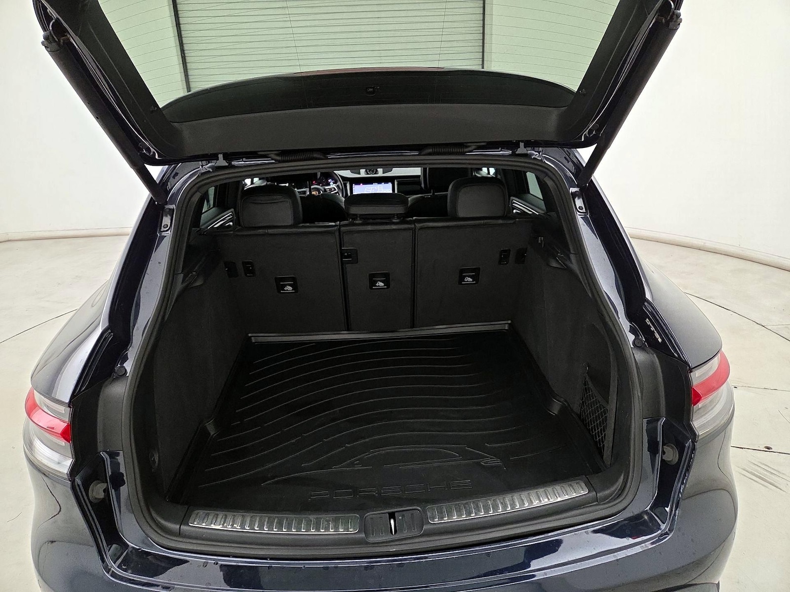 2022 Porsche Macan Base - Photo 22