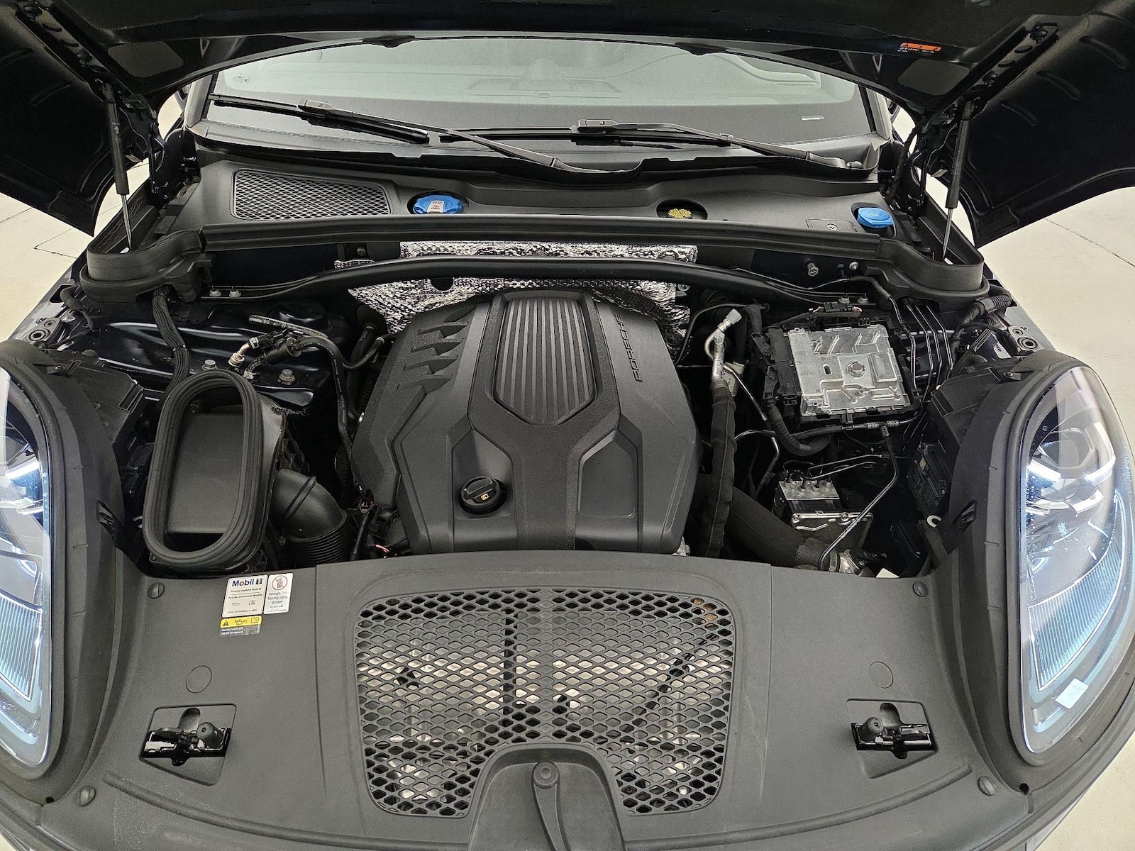 2022 Porsche Macan Base - Photo 23