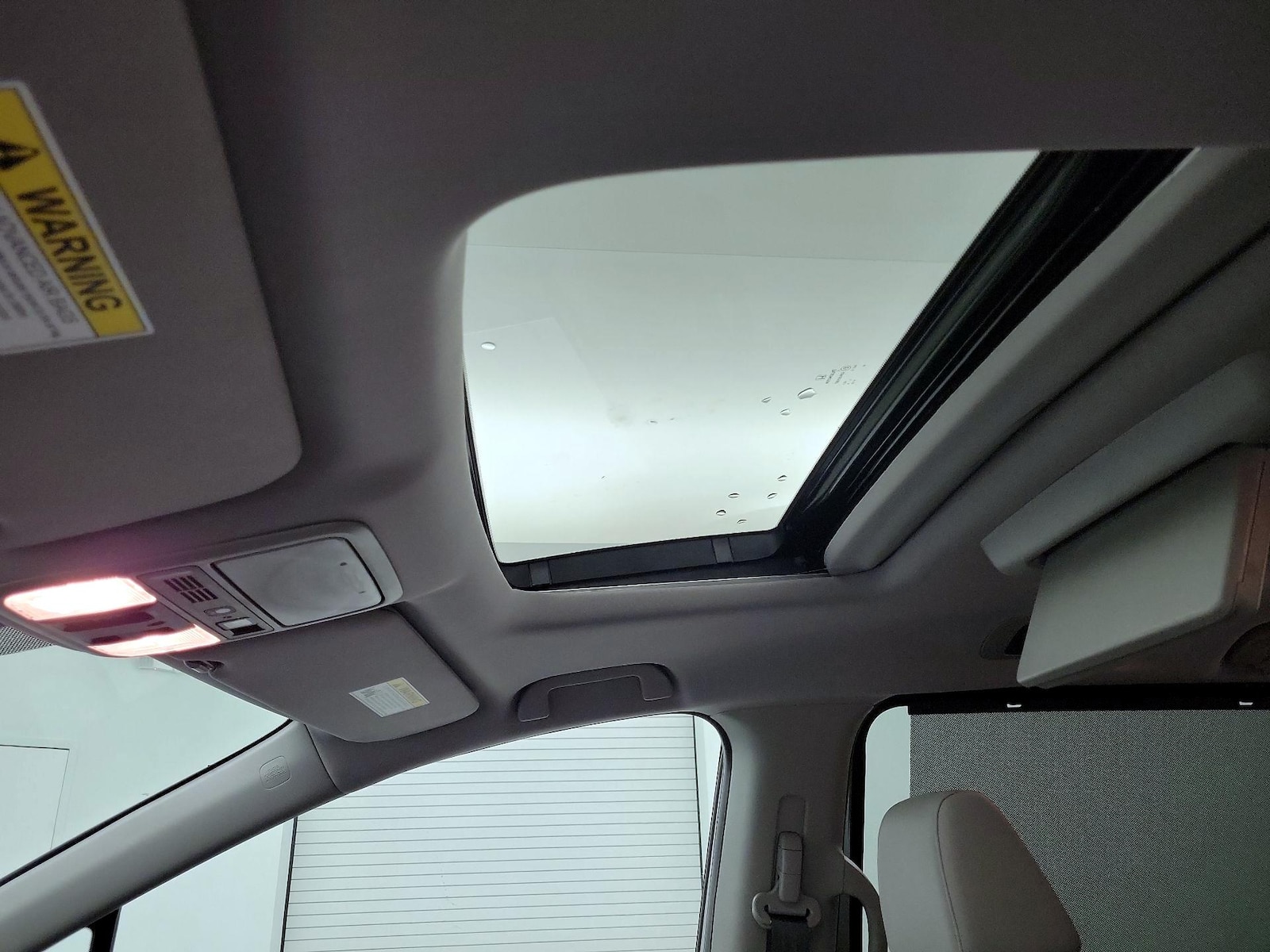 Sunroof(s) & Overhead Airbags