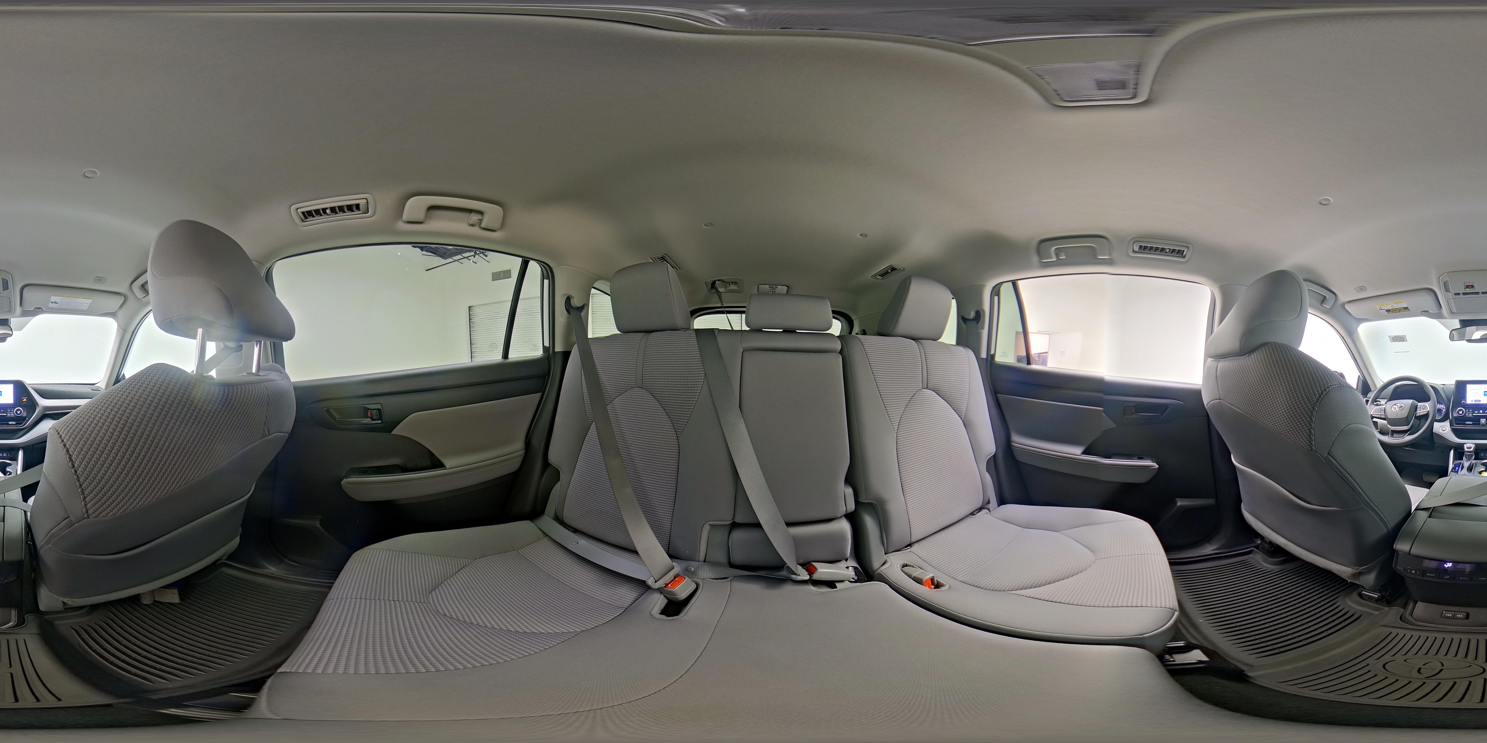 2024 Toyota Highlander LE - Photo 25