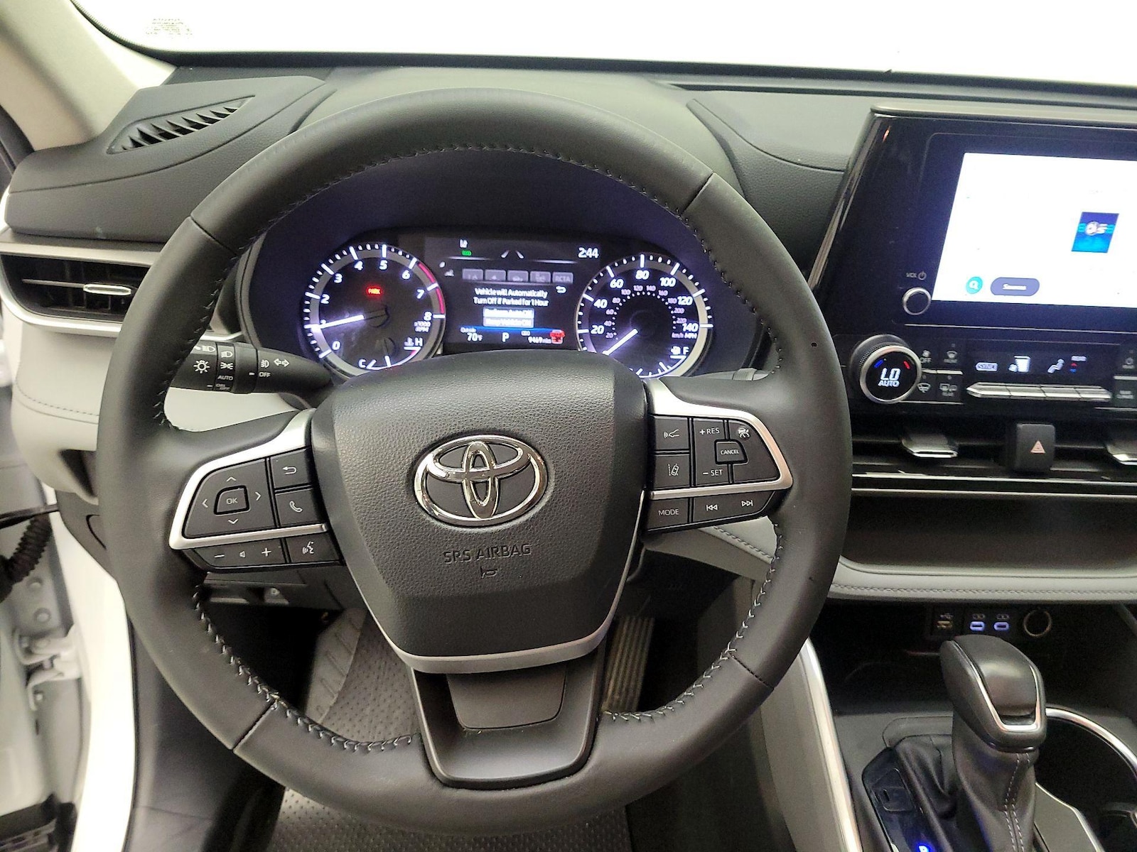 2024 Toyota Highlander LE - Photo 11