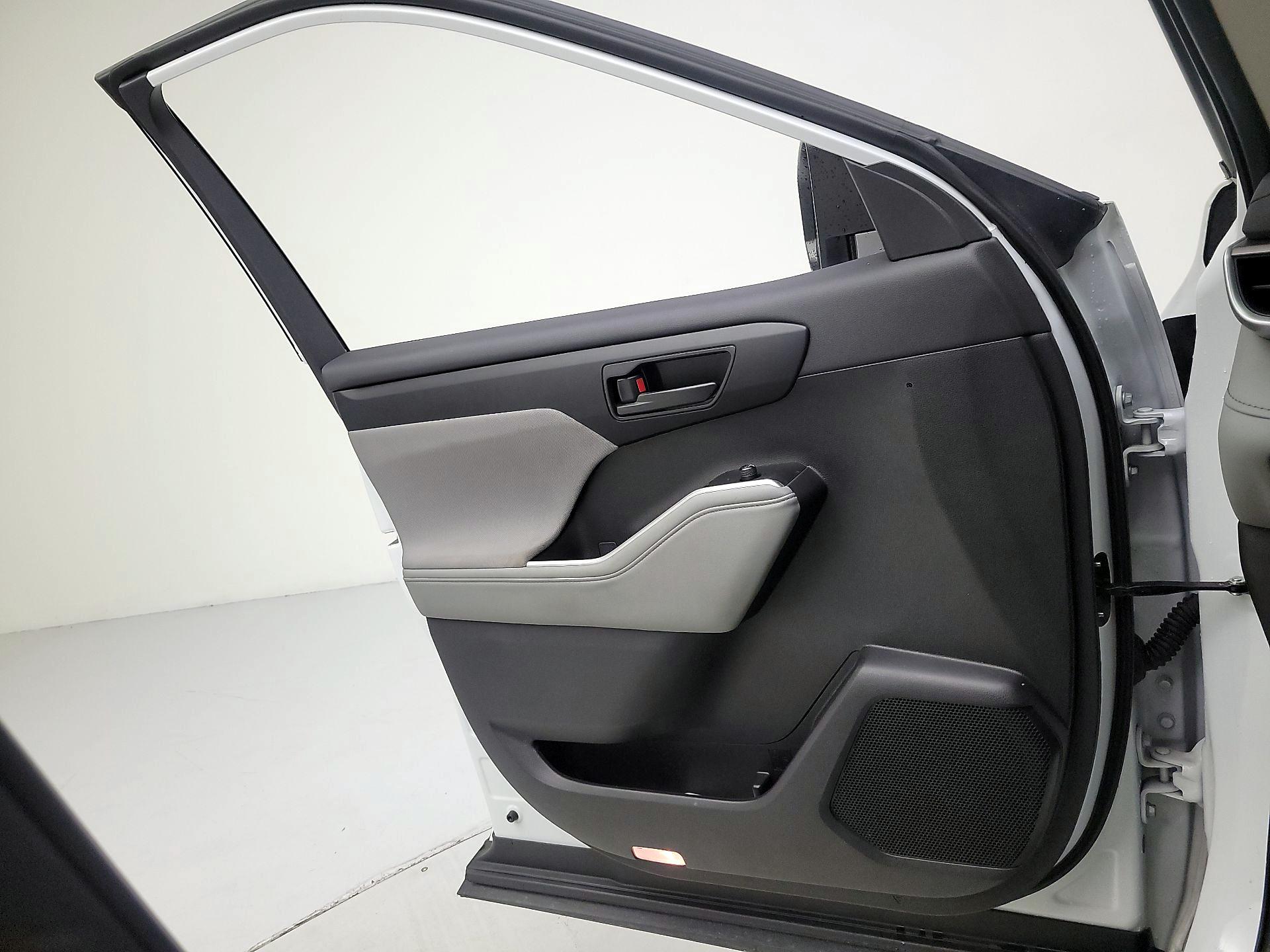 Thumbnail: 2024 Toyota Highlander - 12