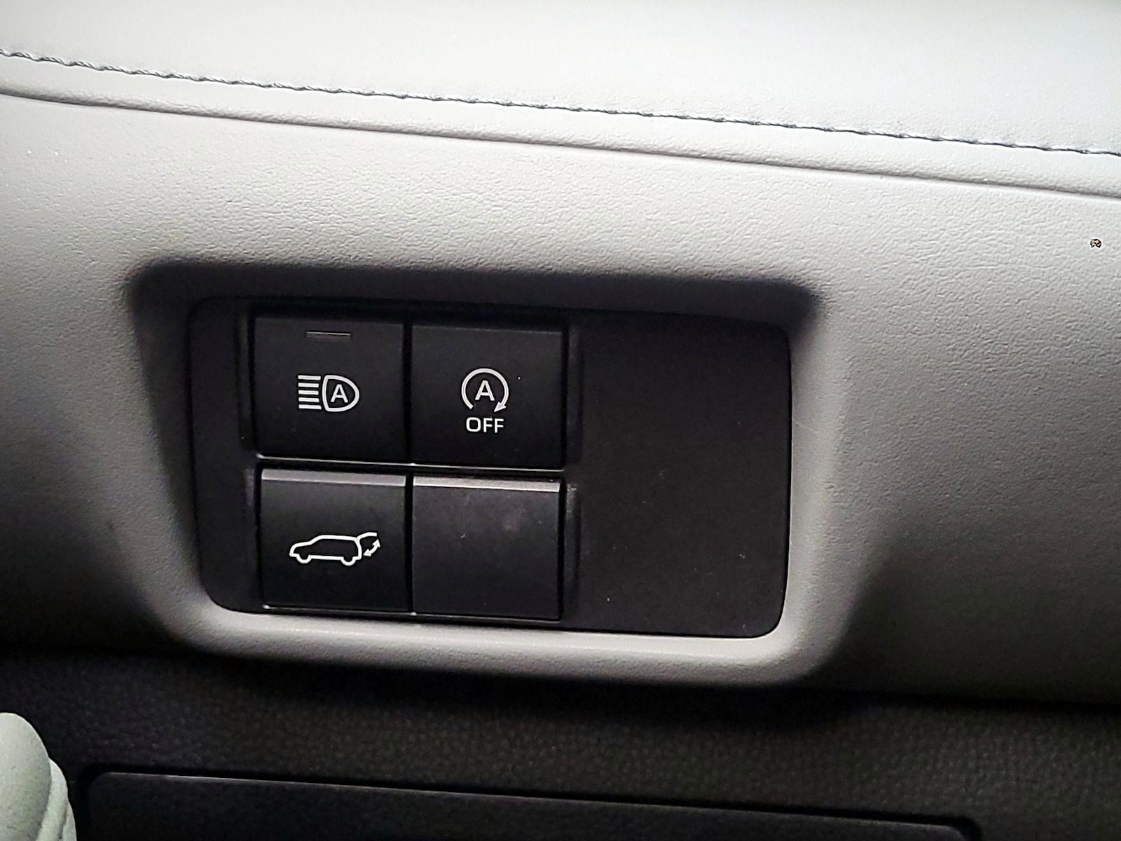 2024 Toyota Highlander LE - Photo 14