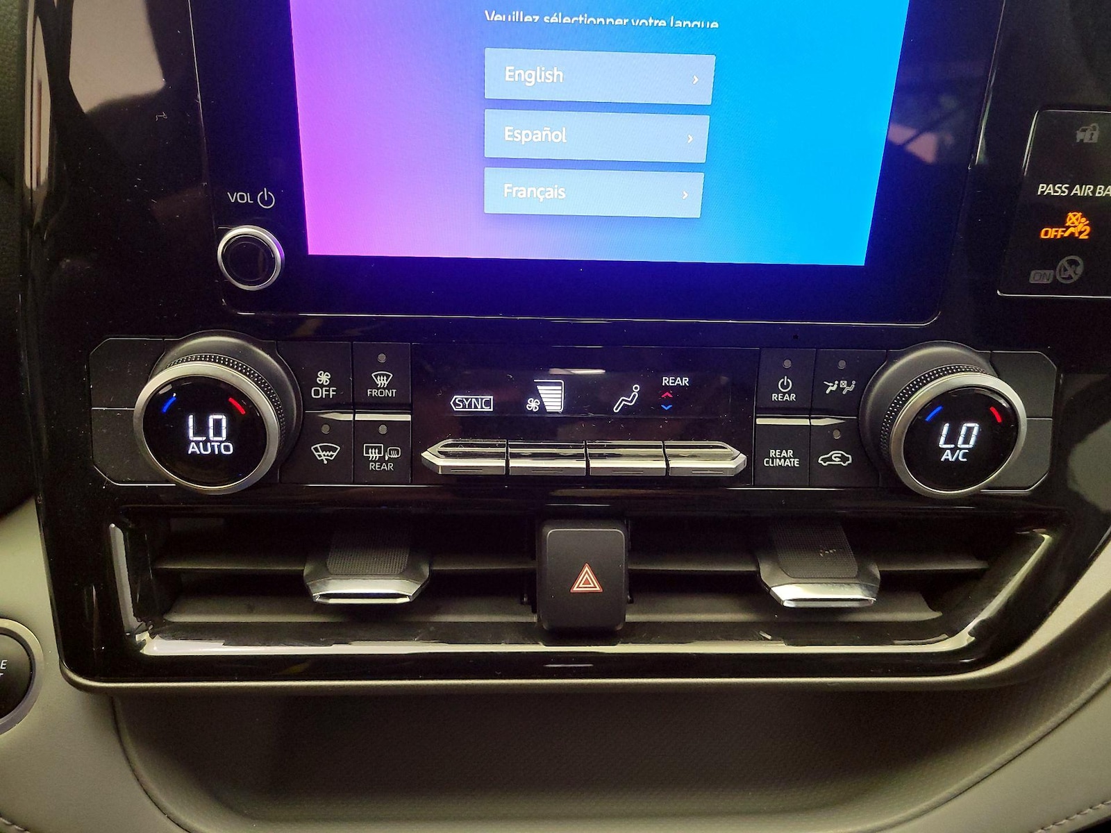 2024 Toyota Highlander LE - Photo 17