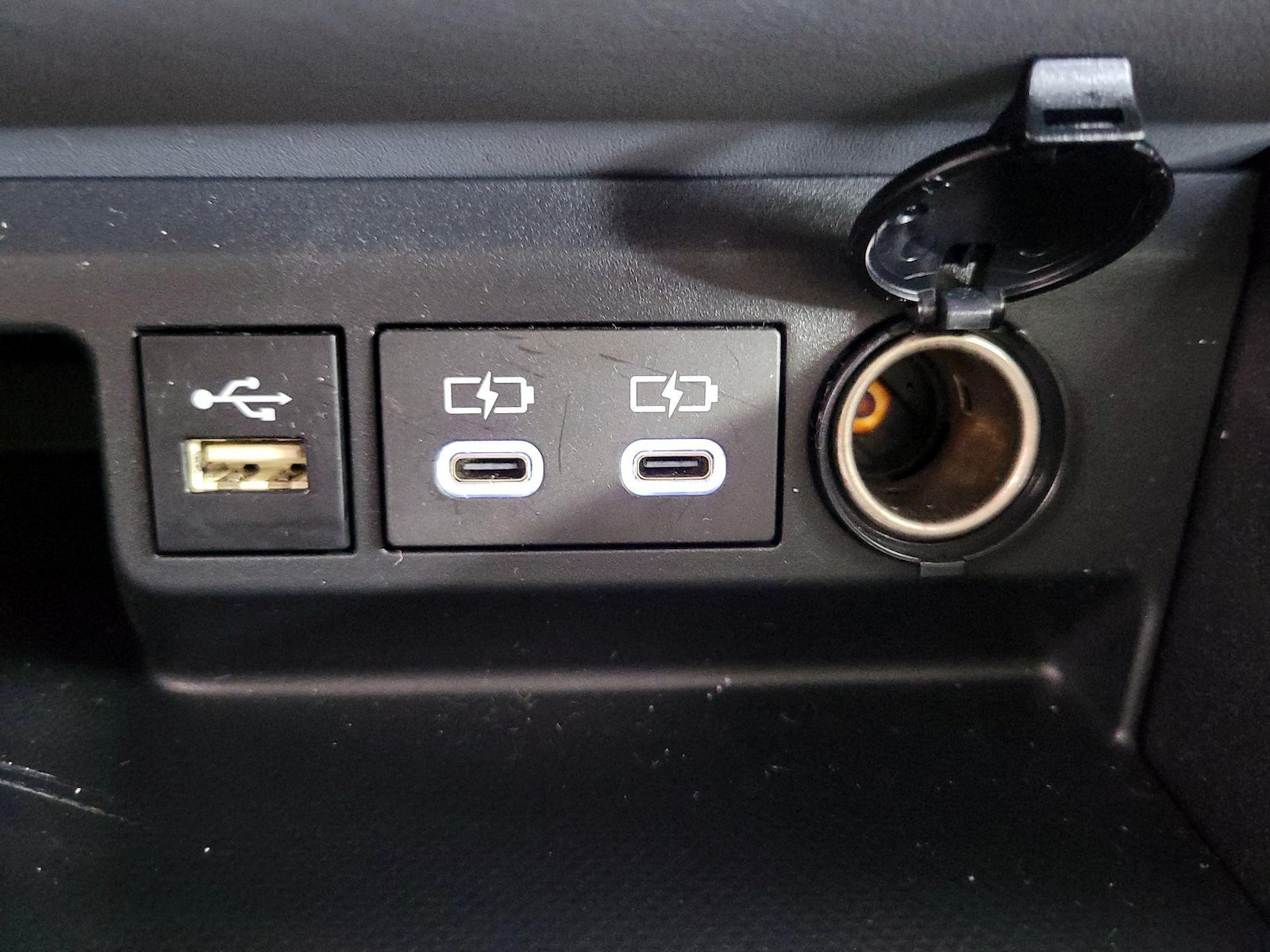 2024 Toyota Highlander LE - Photo 19