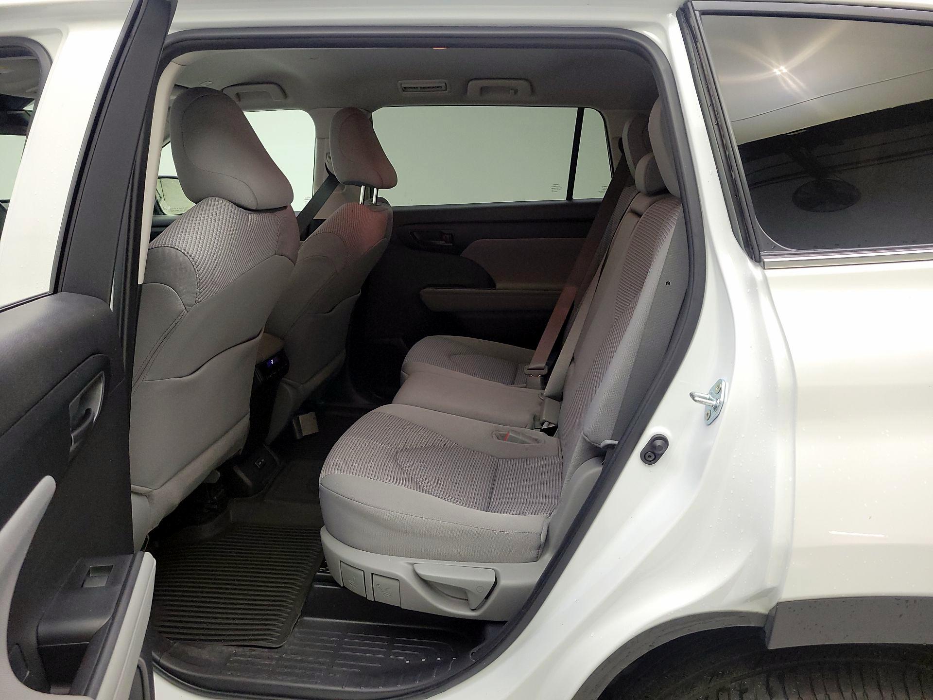 Thumbnail: 2024 Toyota Highlander - 19