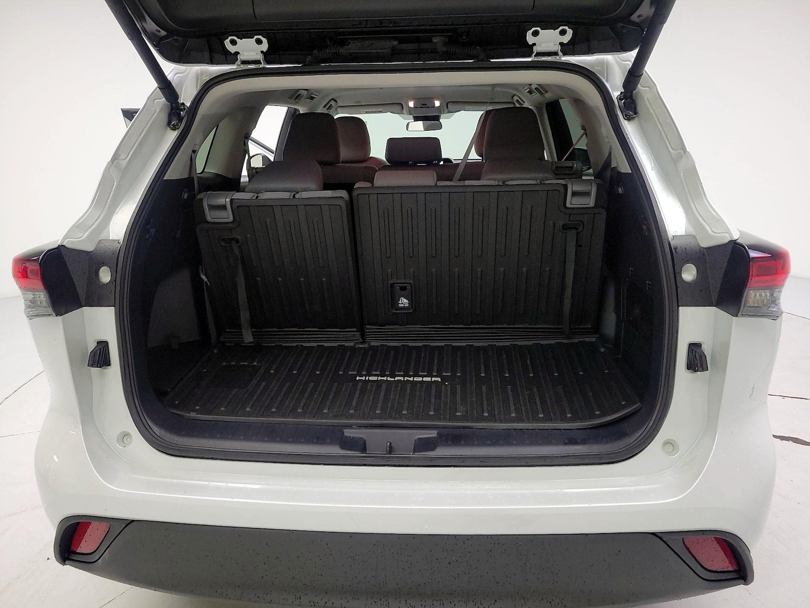 2024 Toyota Highlander LE - Photo 21