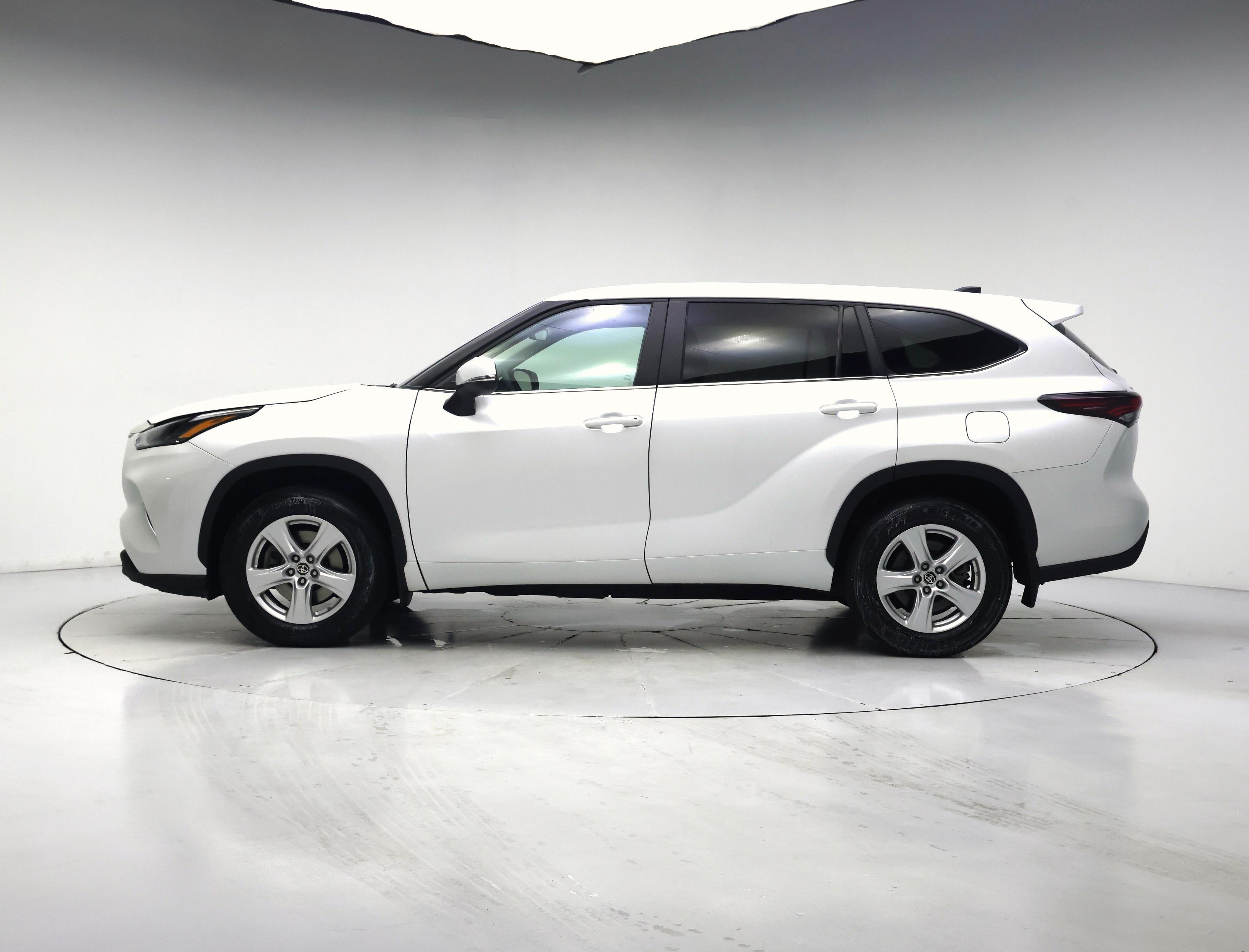 Thumbnail: 2024 Toyota Highlander - 3