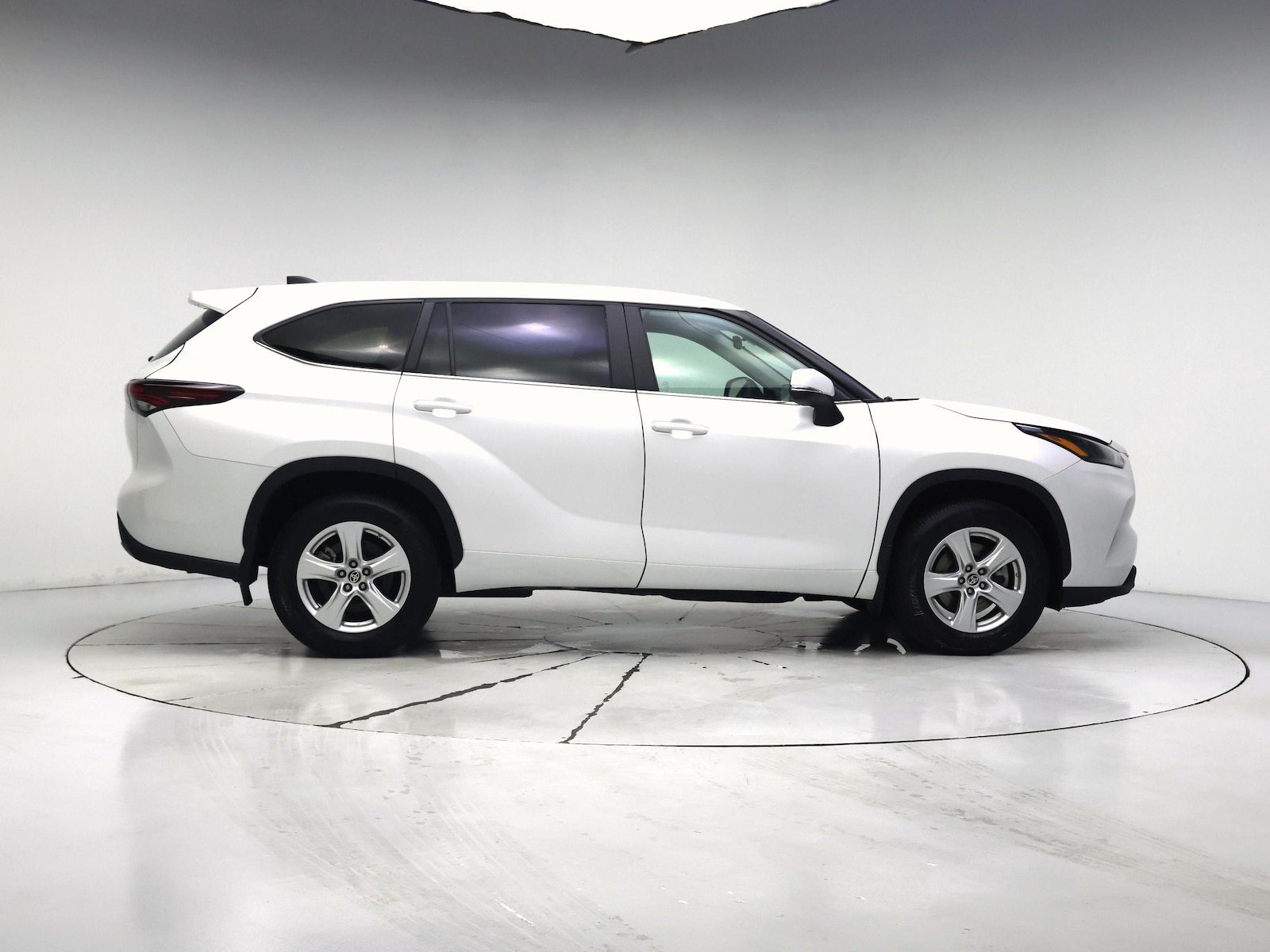 2024 Toyota Highlander LE - Photo 8