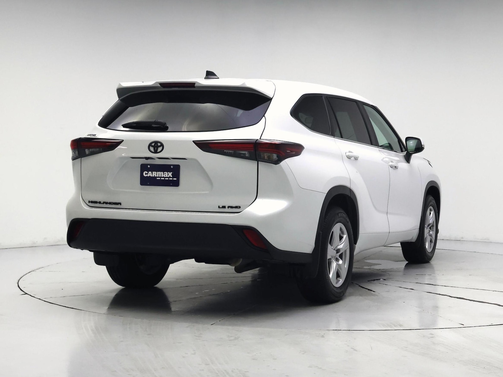 2024 Toyota Highlander LE - Photo 9