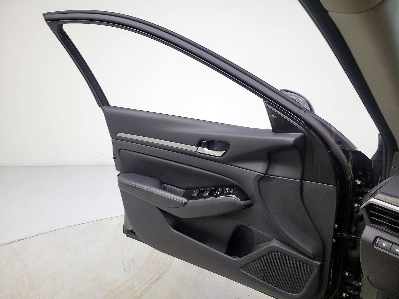 2024 Nissan Altima SL - Photo 13