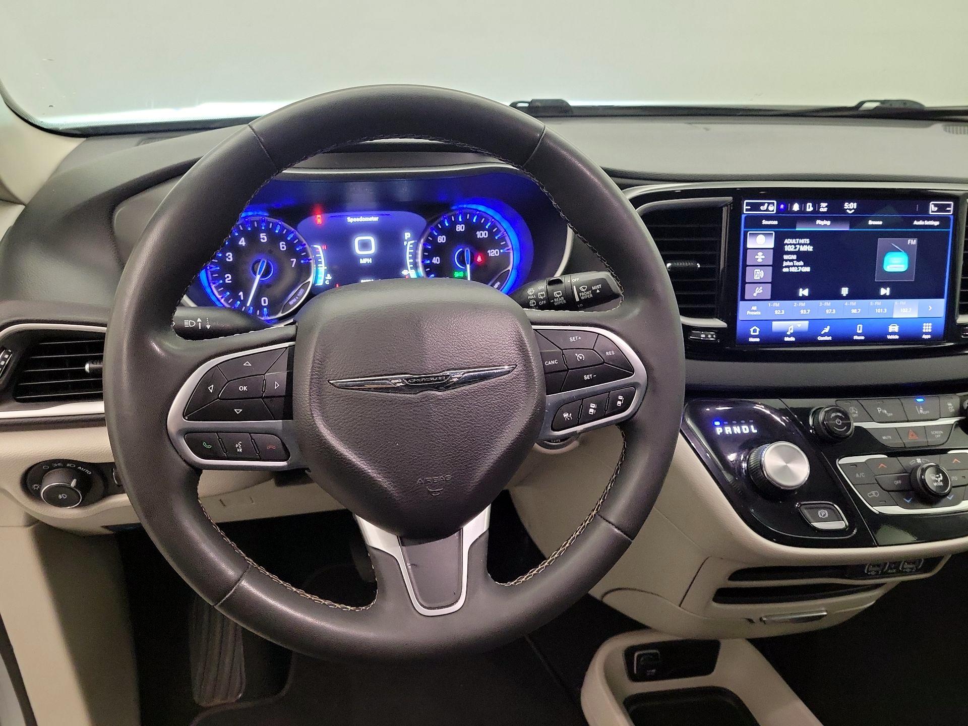 Thumbnail: 2024 Chrysler Pacifica - 10