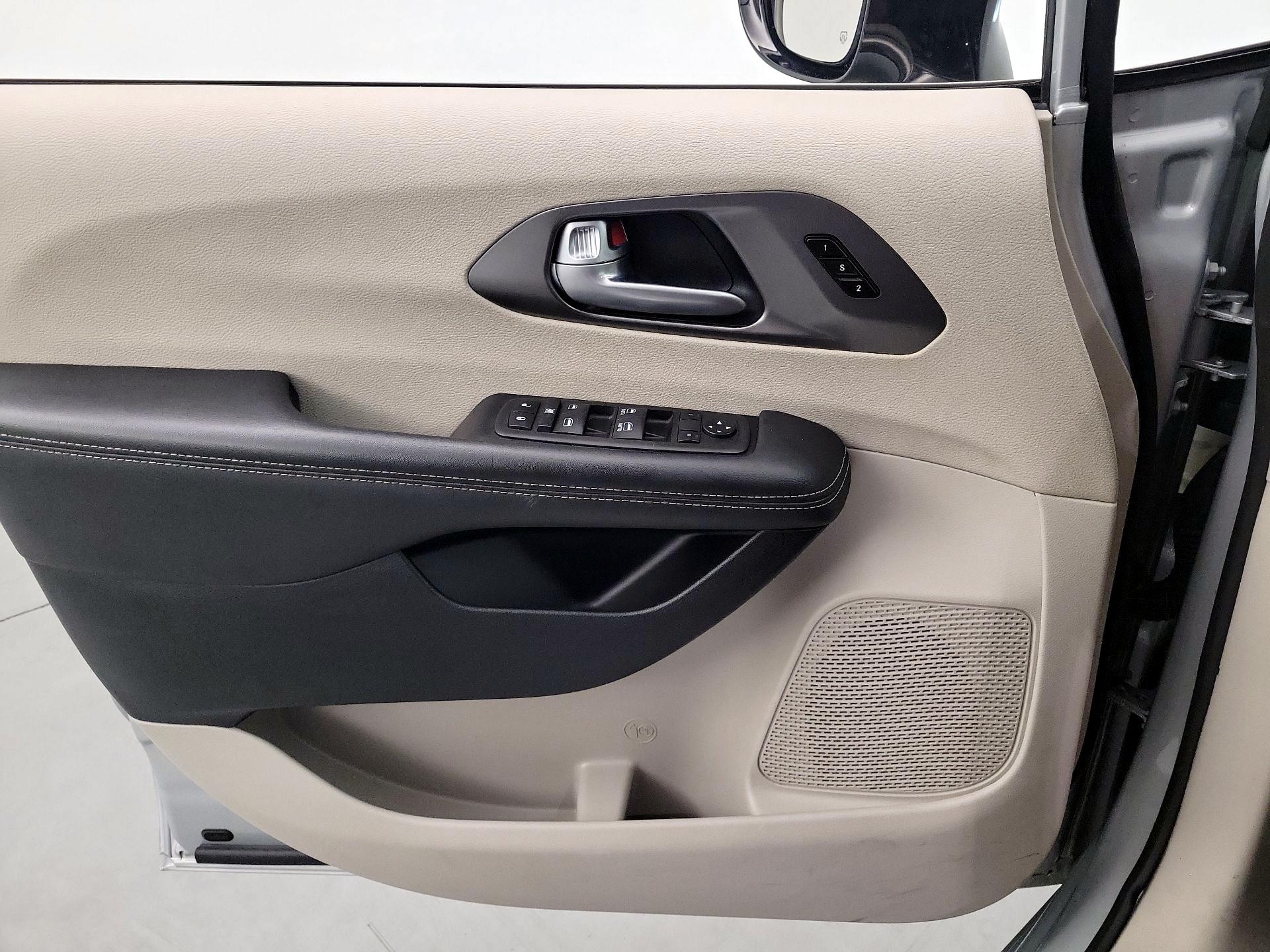 Thumbnail: 2024 Chrysler Pacifica - 12