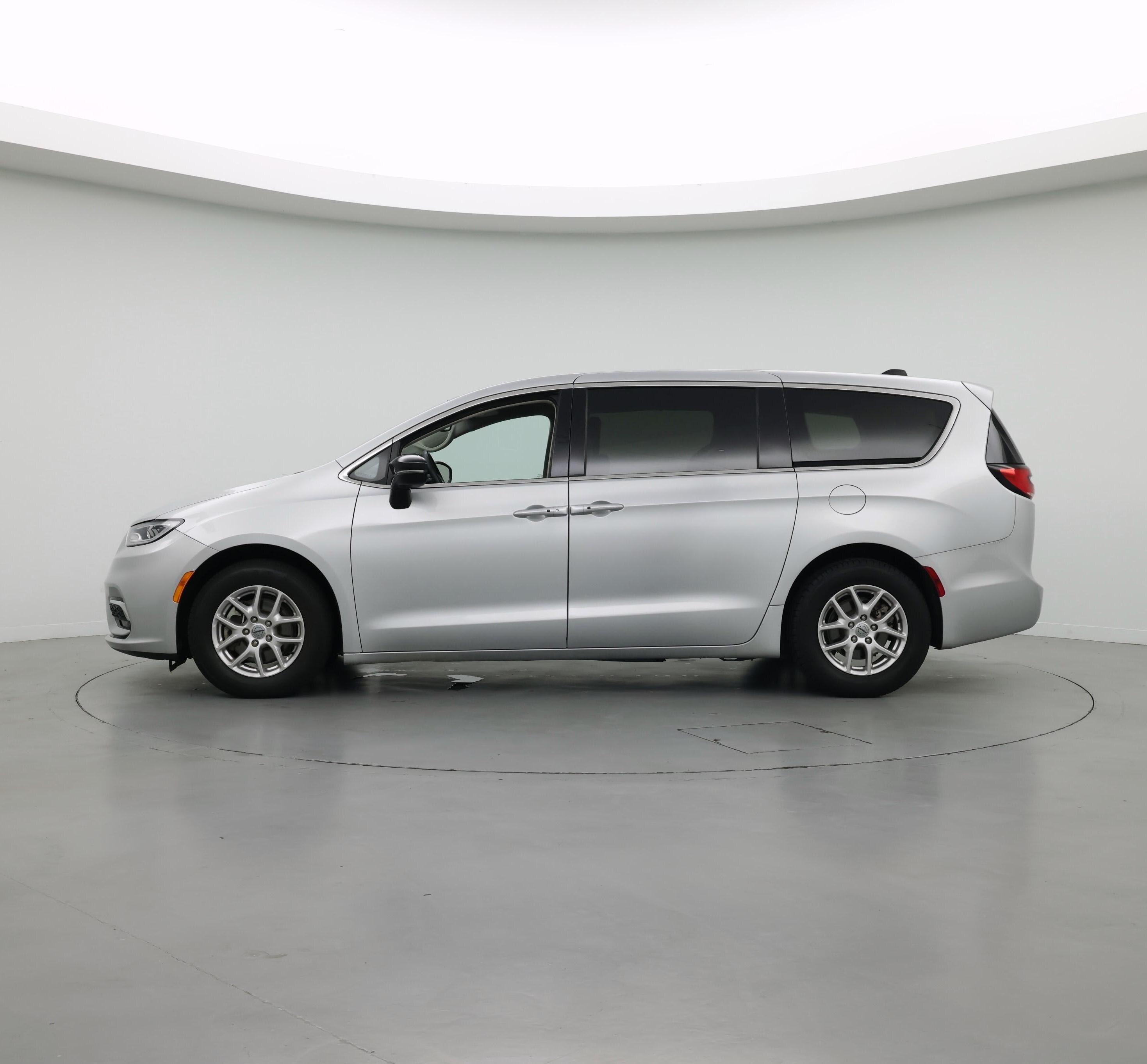 Thumbnail: 2024 Chrysler Pacifica - 3