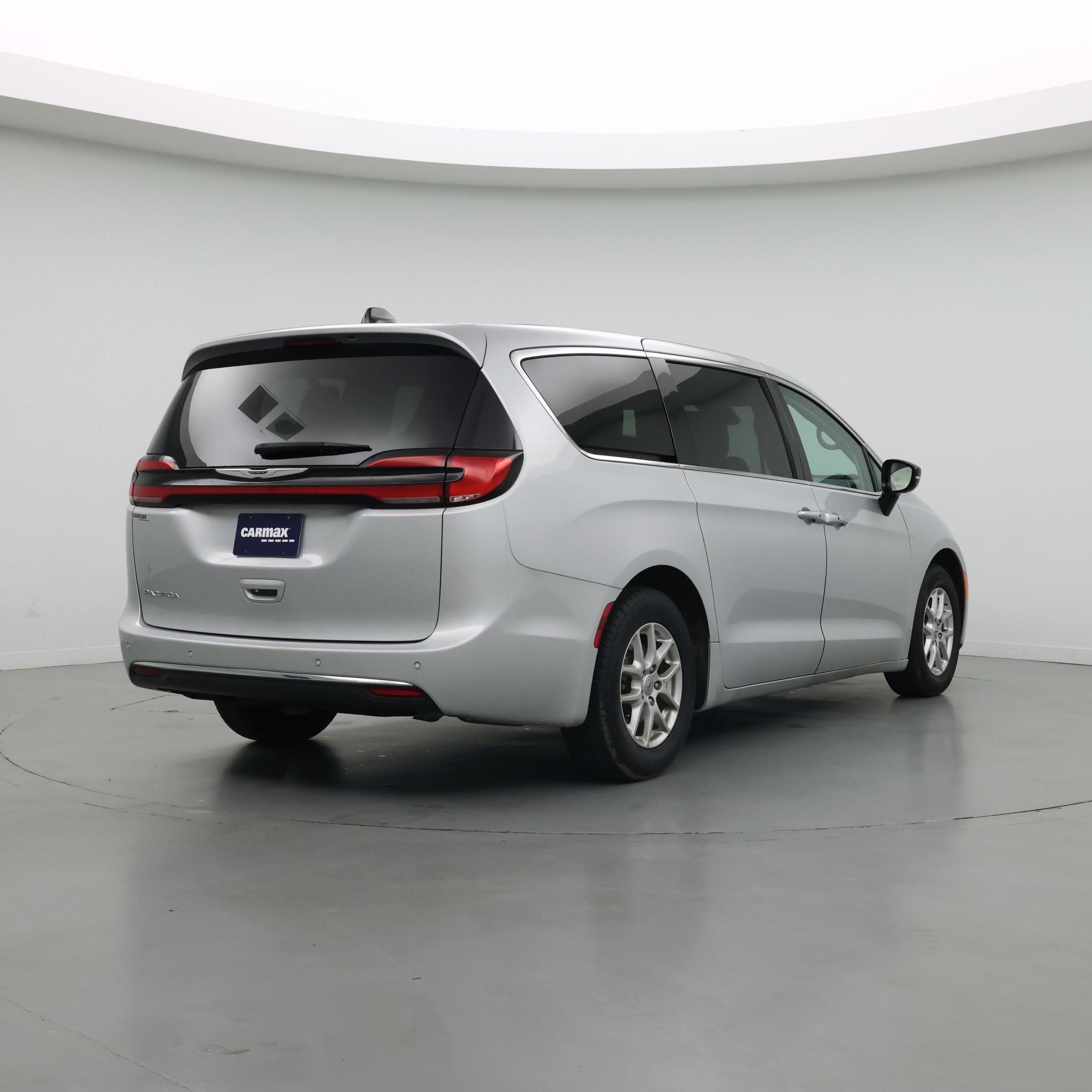 Thumbnail: 2024 Chrysler Pacifica - 8