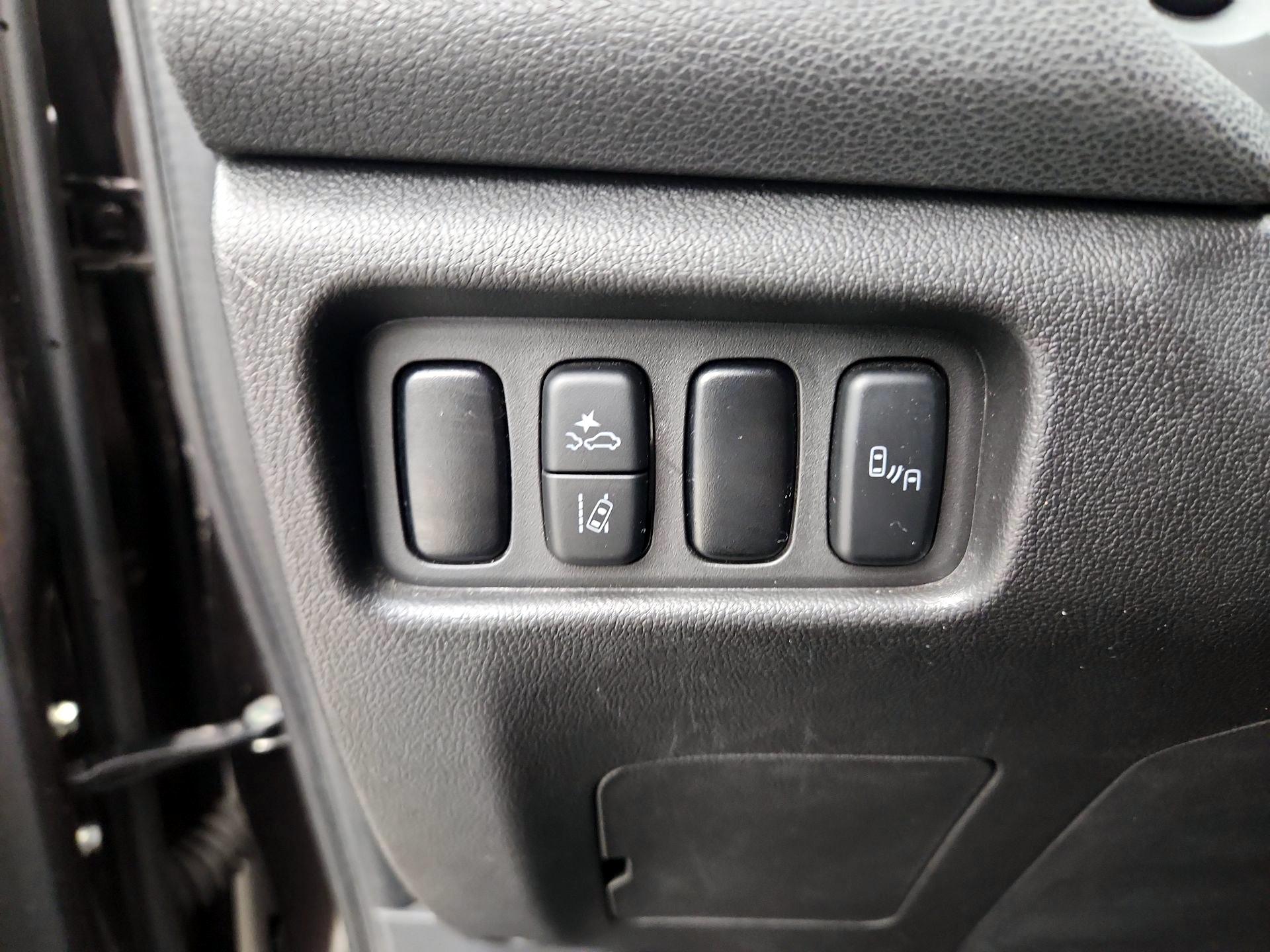 Thumbnail: 2023 Mitsubishi Outlander Sport - 13