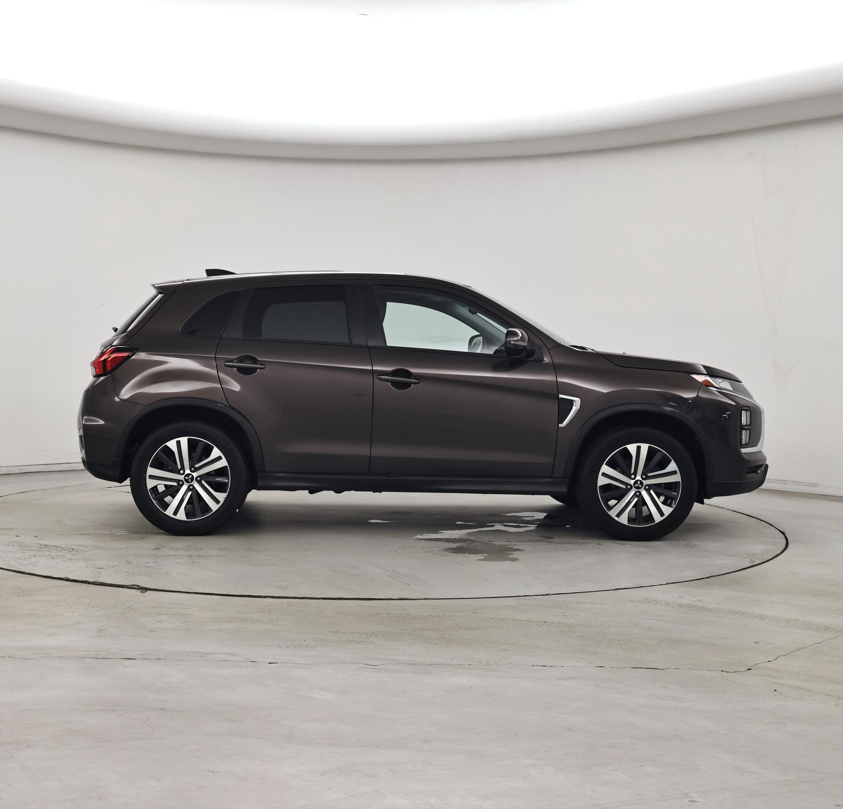 Thumbnail: 2023 Mitsubishi Outlander Sport - 7