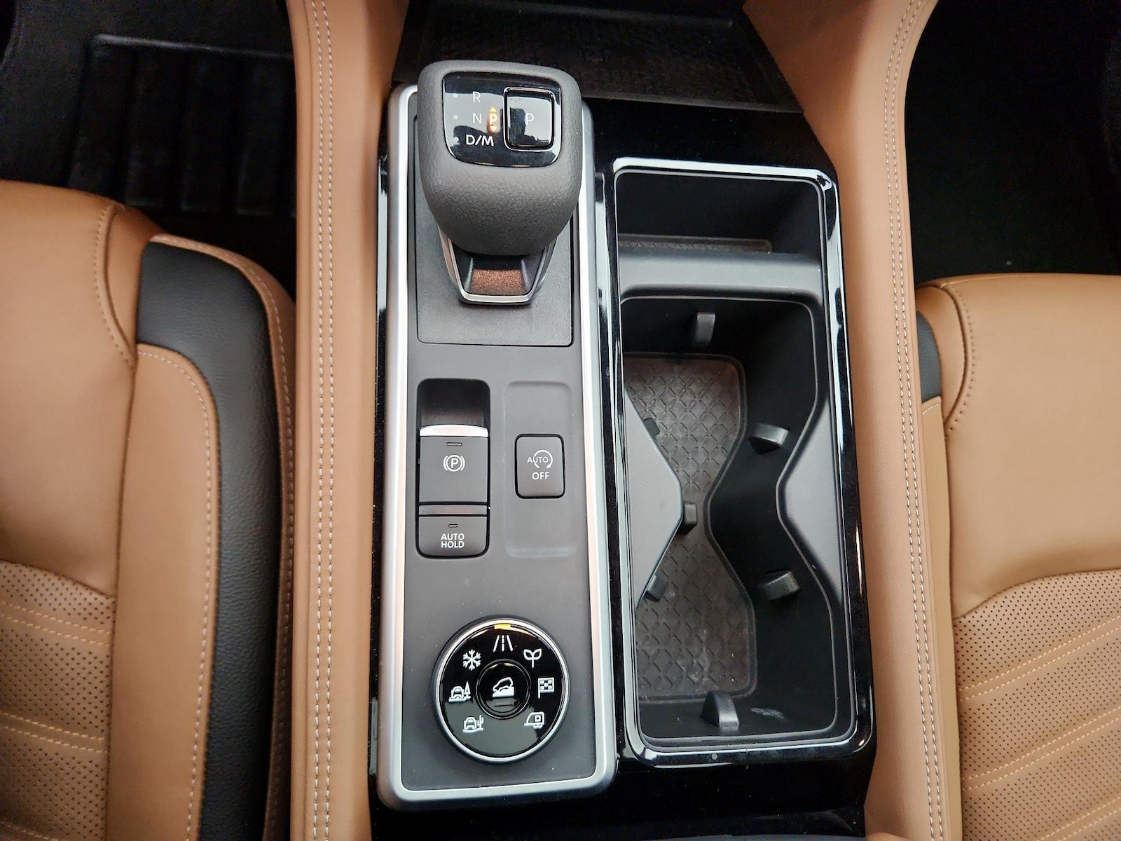 2025 Nissan Pathfinder Platinum - Photo 18