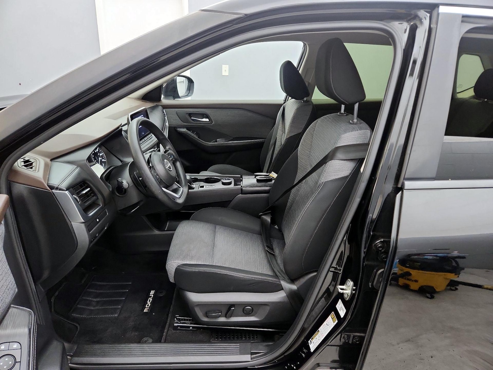 Power Seat(s) & Side Airbags