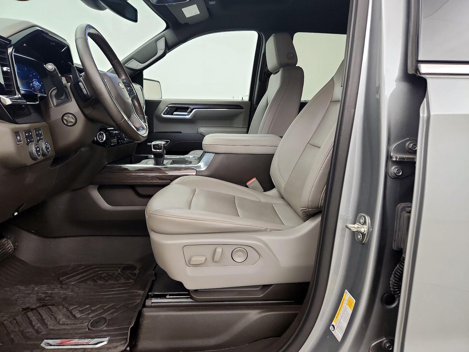 2023 Chevrolet Silverado 1500 LTZ - Photo 12