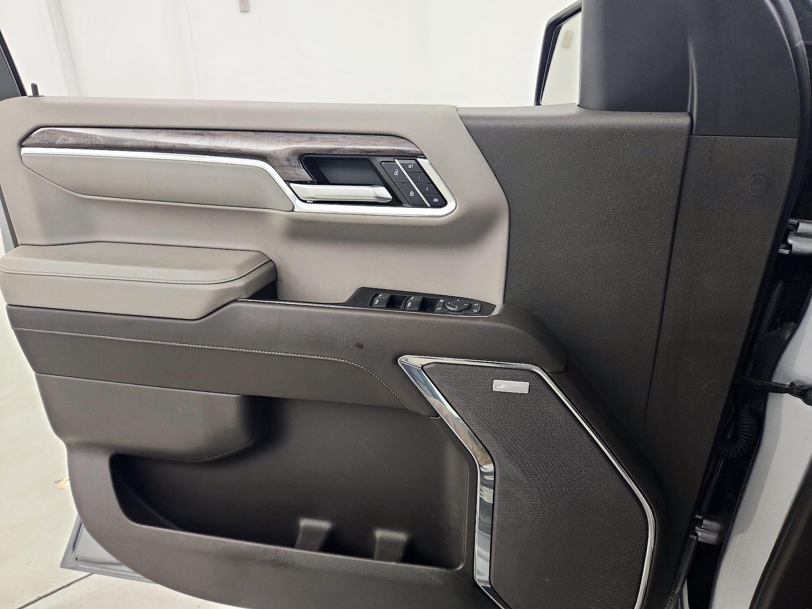 2023 Chevrolet Silverado 1500 LTZ - Photo 13