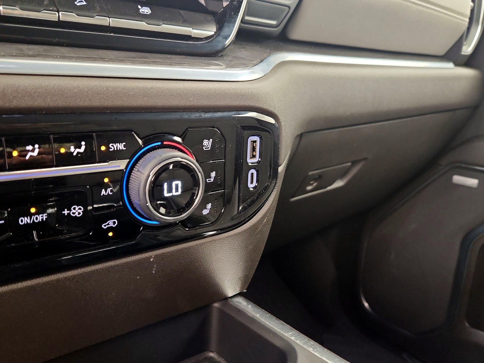2023 Chevrolet Silverado 1500 LTZ - Photo 19