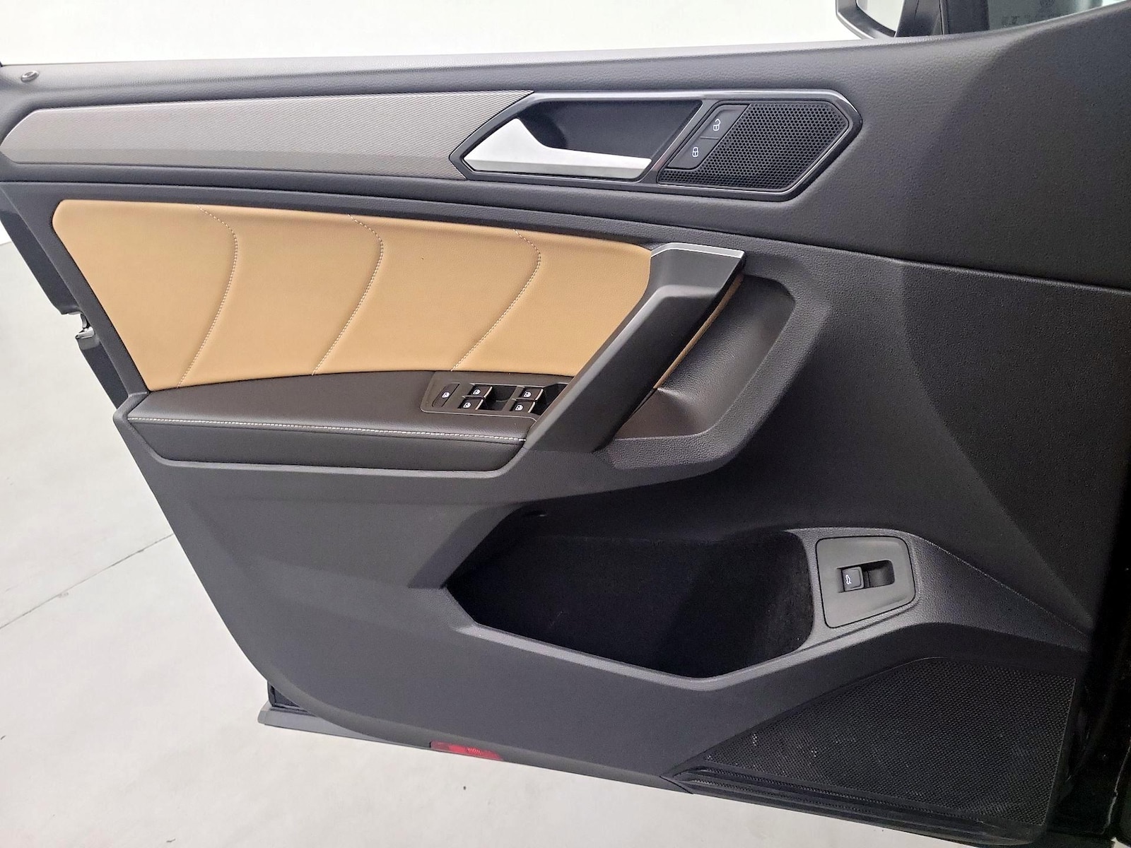 2024 Volkswagen Tiguan SE - Photo 13