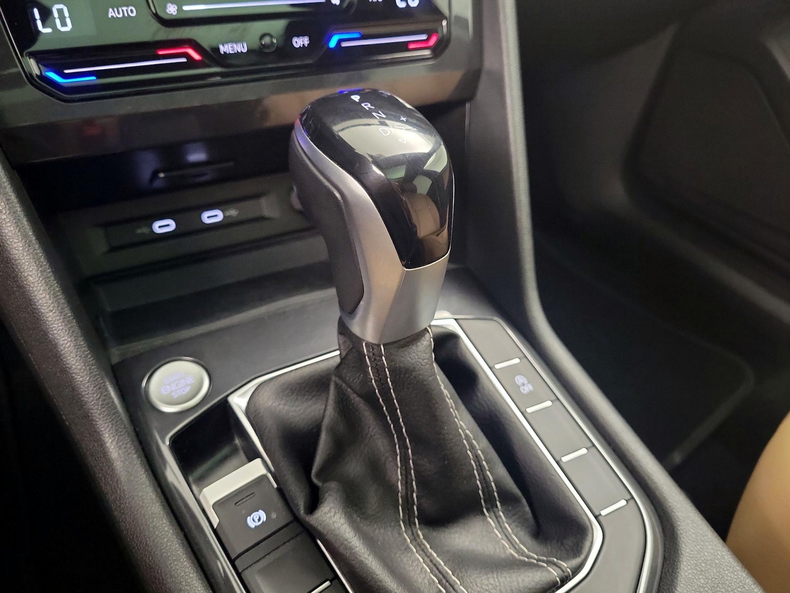 2024 Volkswagen Tiguan SE - Photo 18