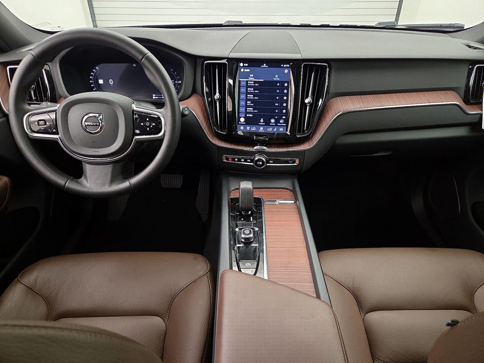 2024 Volvo XC60 Plus - Photo 10