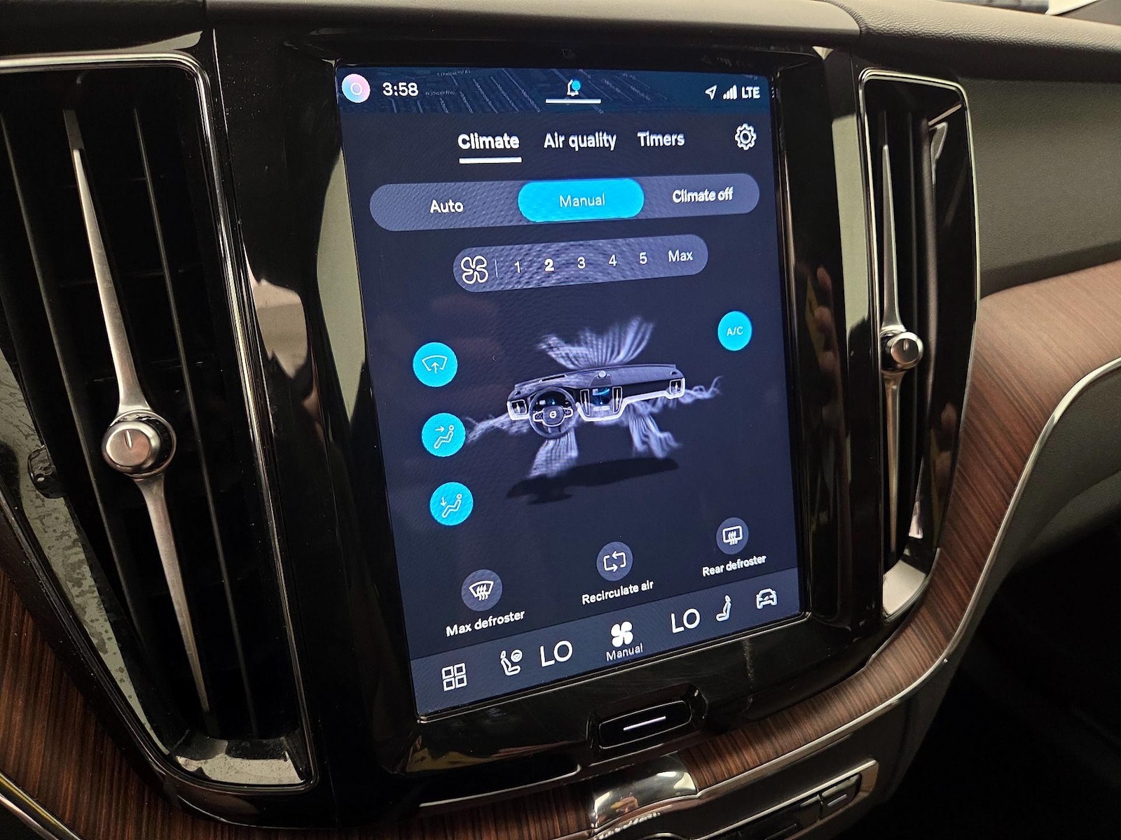 2024 Volvo XC60 Plus - Photo 17