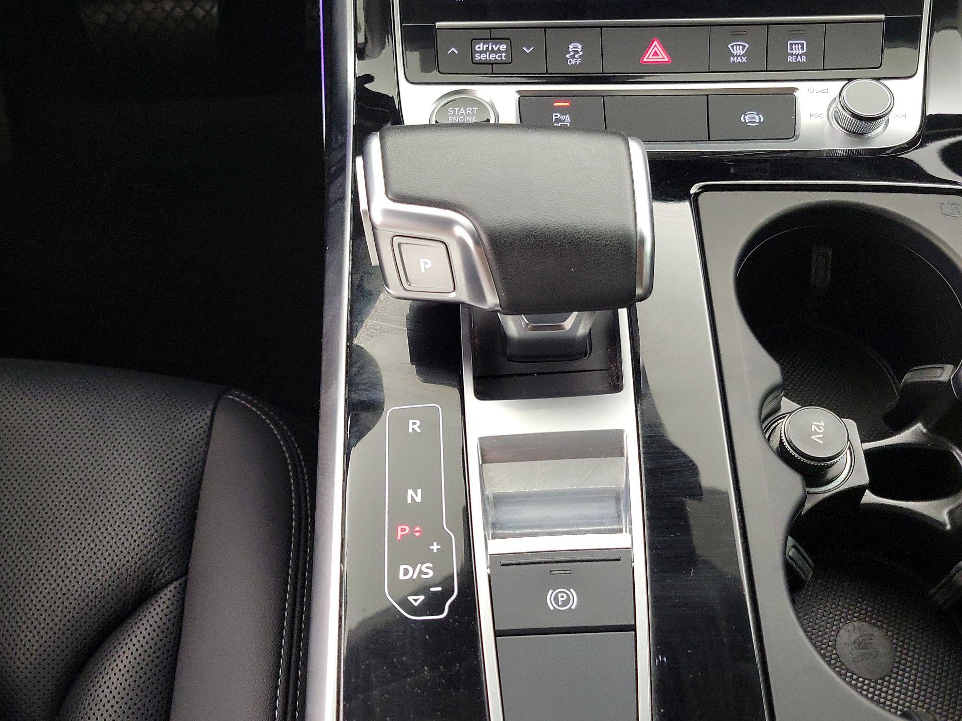Thumbnail: 2023 Audi Q8 - 17