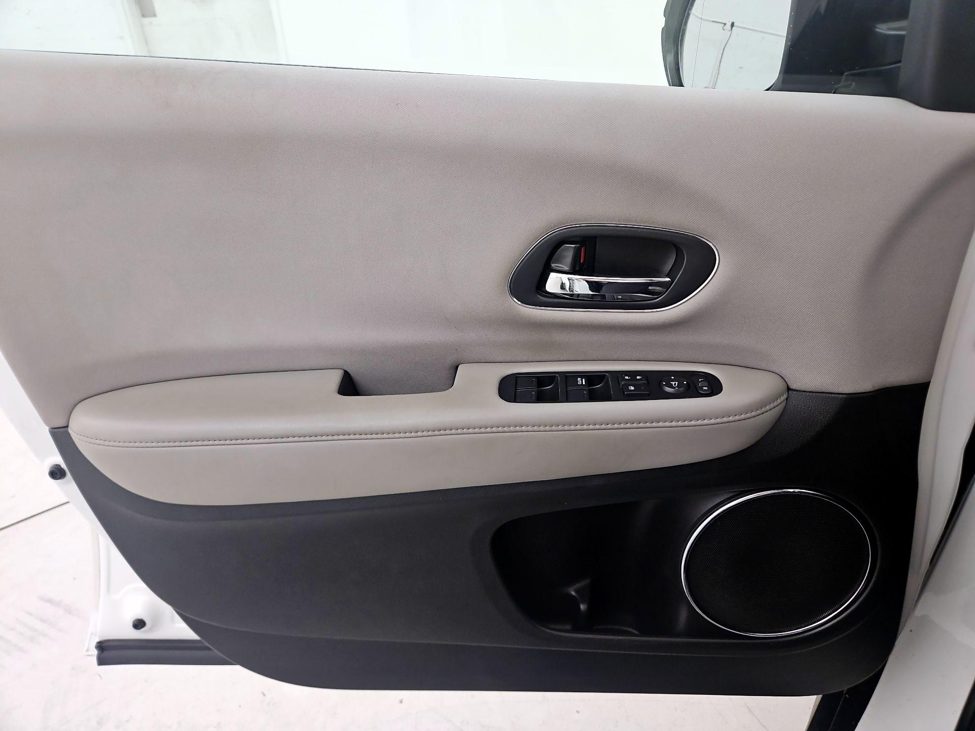 Thumbnail: 2016 Honda HR-V - 12