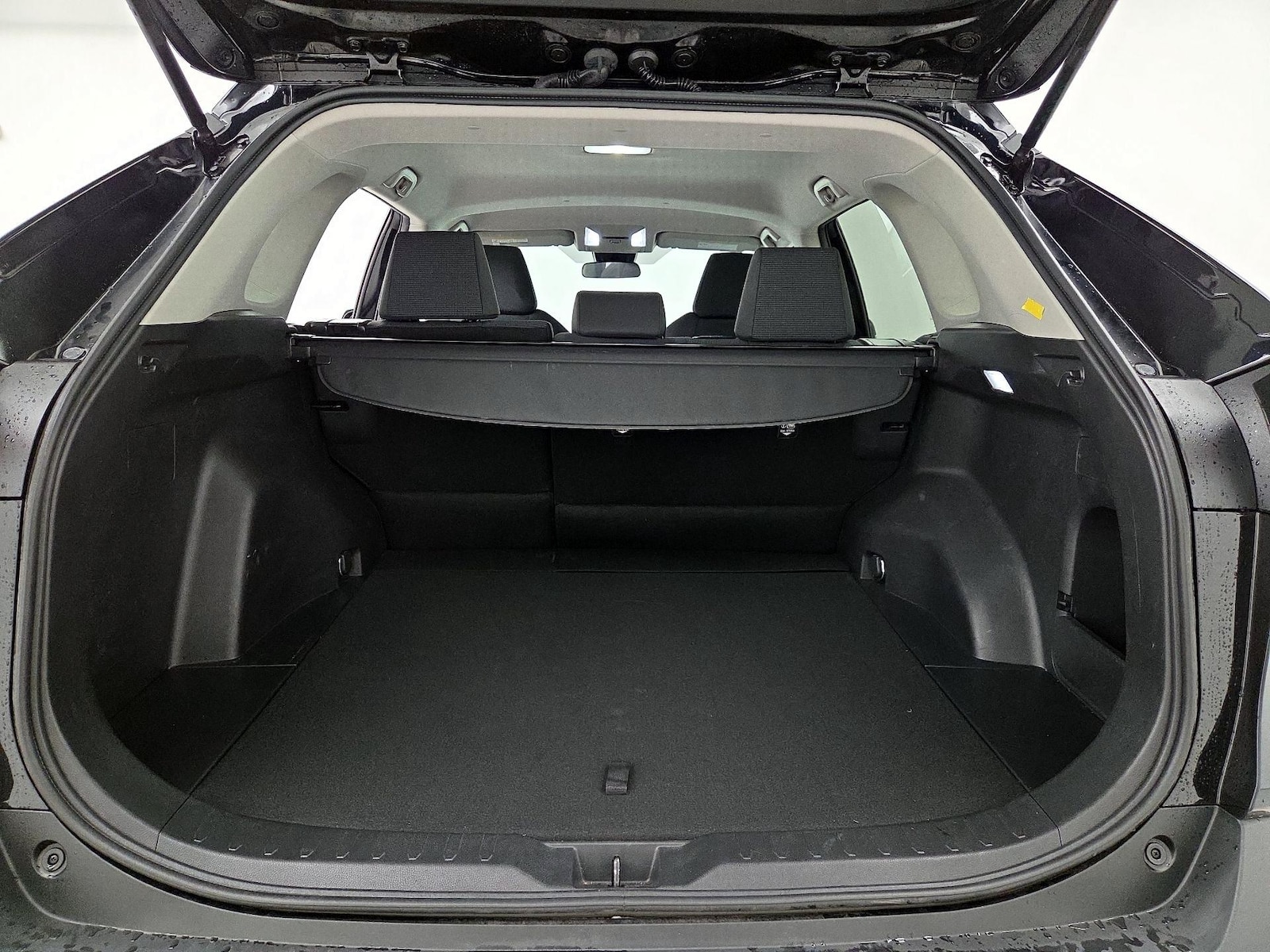 2022 Toyota RAV4 LE - Photo 21